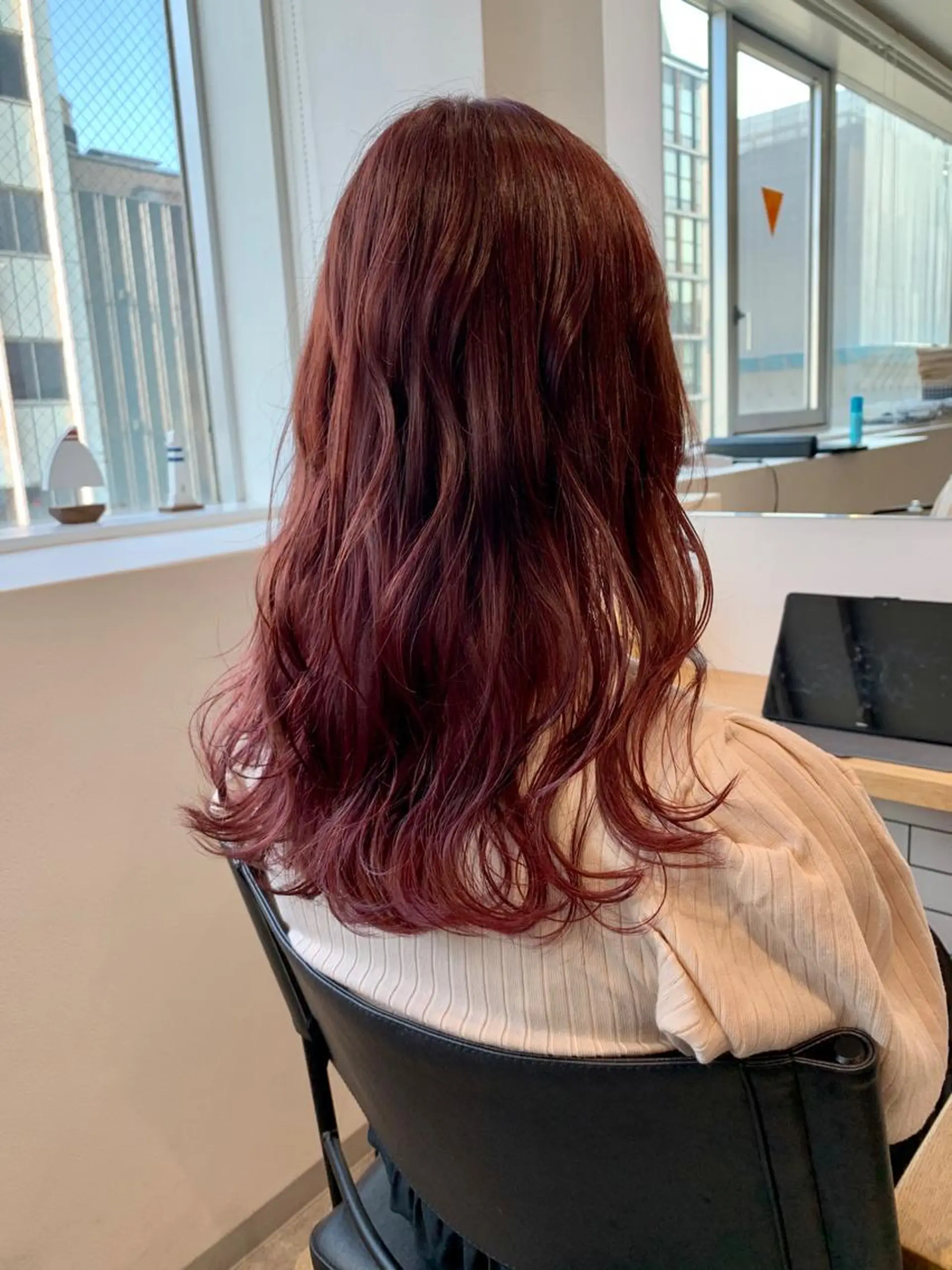セミロング アッシュ ハイライト レイヤーカット Nishida Ryomaのヘアスタイル