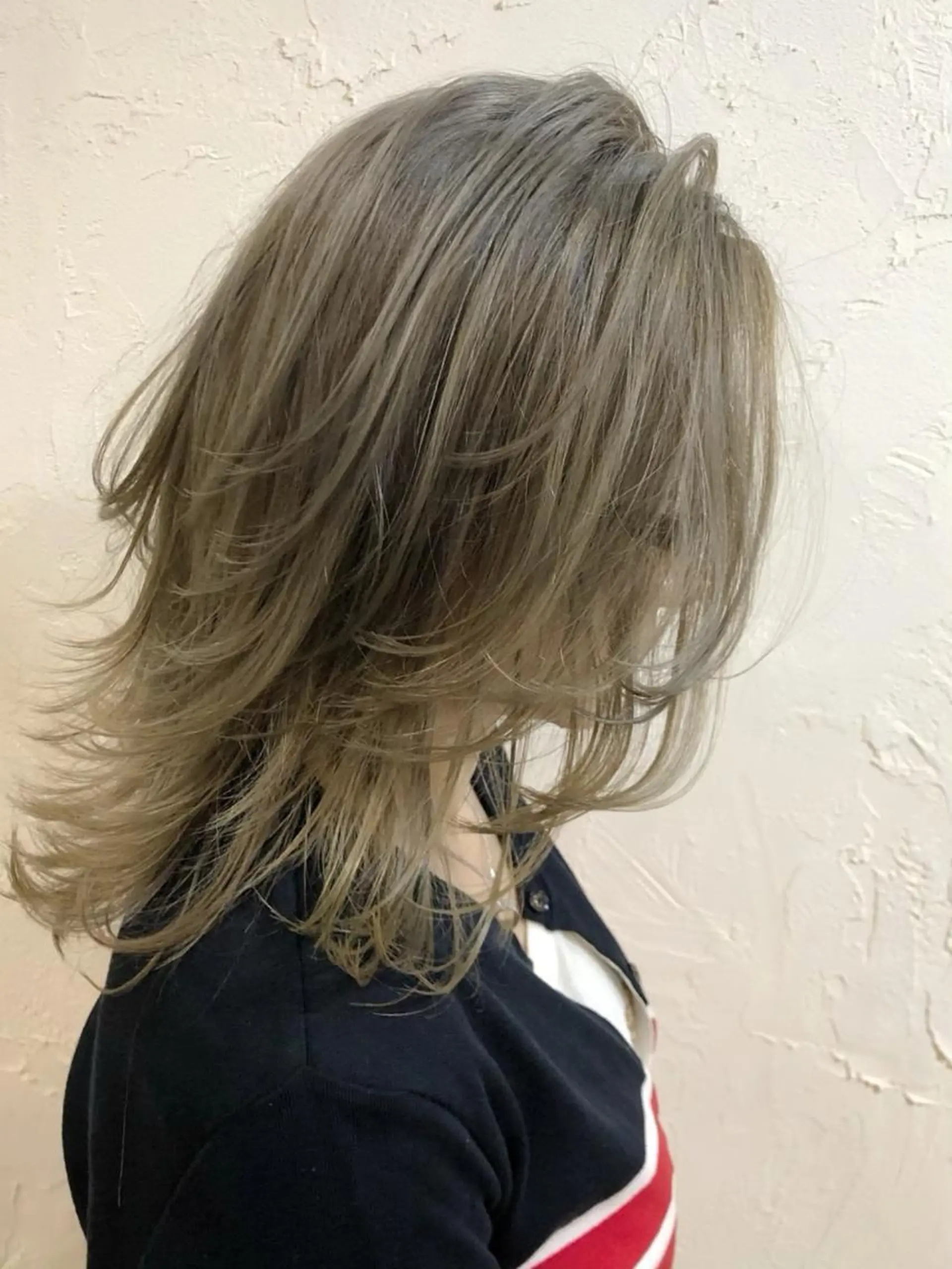 ミディアム カラー 韓国レイヤー外国人風 透明感カラー髪質改善のヘアスタイル