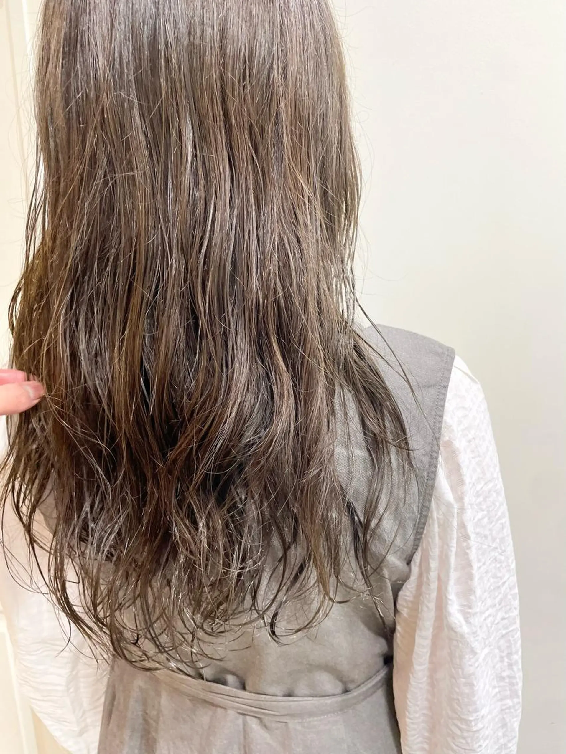 ロング カラー パーマ グレージュ カット ヘアカラー パーマ トリートメント レイヤー／似合わせ TAKUYAのヘアスタイル