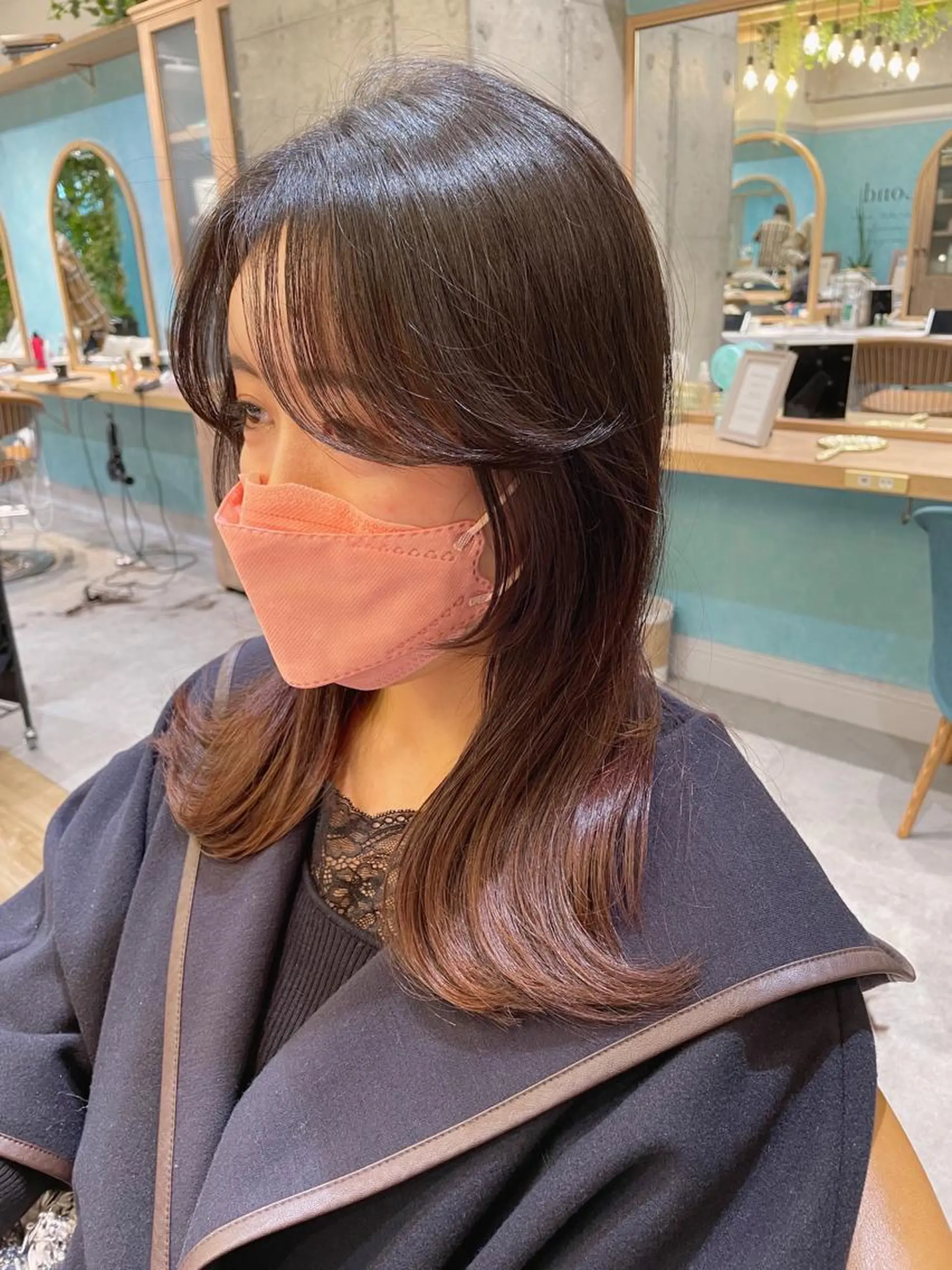 ミディアム カット ヘアカラー トリートメント 山本翔一郎 韓国顔周りレイヤーのヘアスタイル