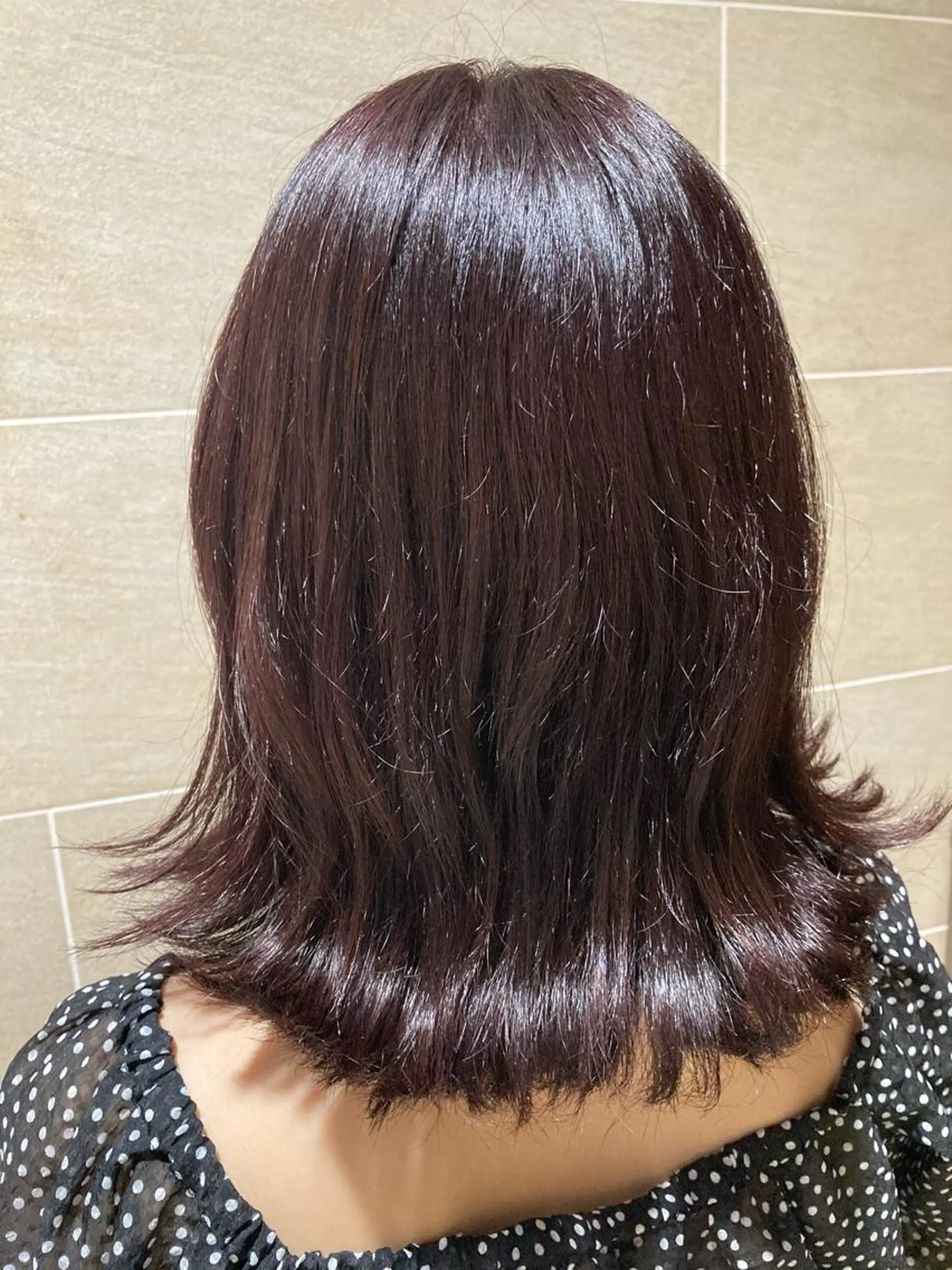 ミディアム カラー 宮原 佳苗のヘアスタイル