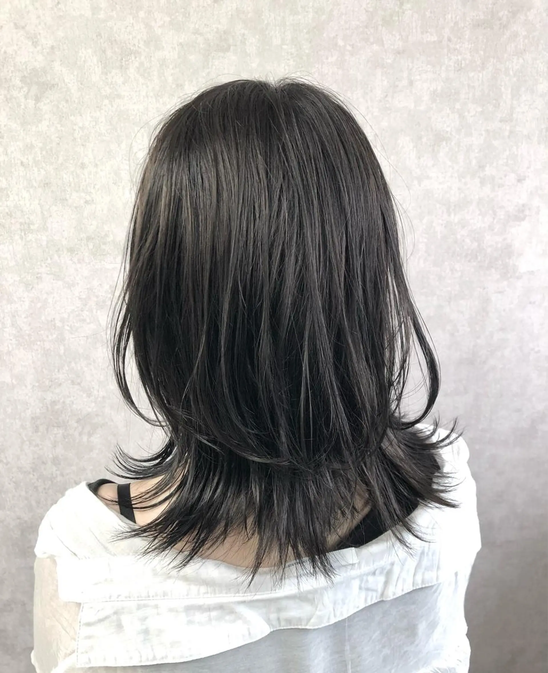 ミディアム カラー グレージュ ハイライトカラー アイスグレージュ くびれヘア ハイライト カット ヘアカラー トリートメント ショート、韓国メンズ ヘアのかつらぎのヘアスタイル
