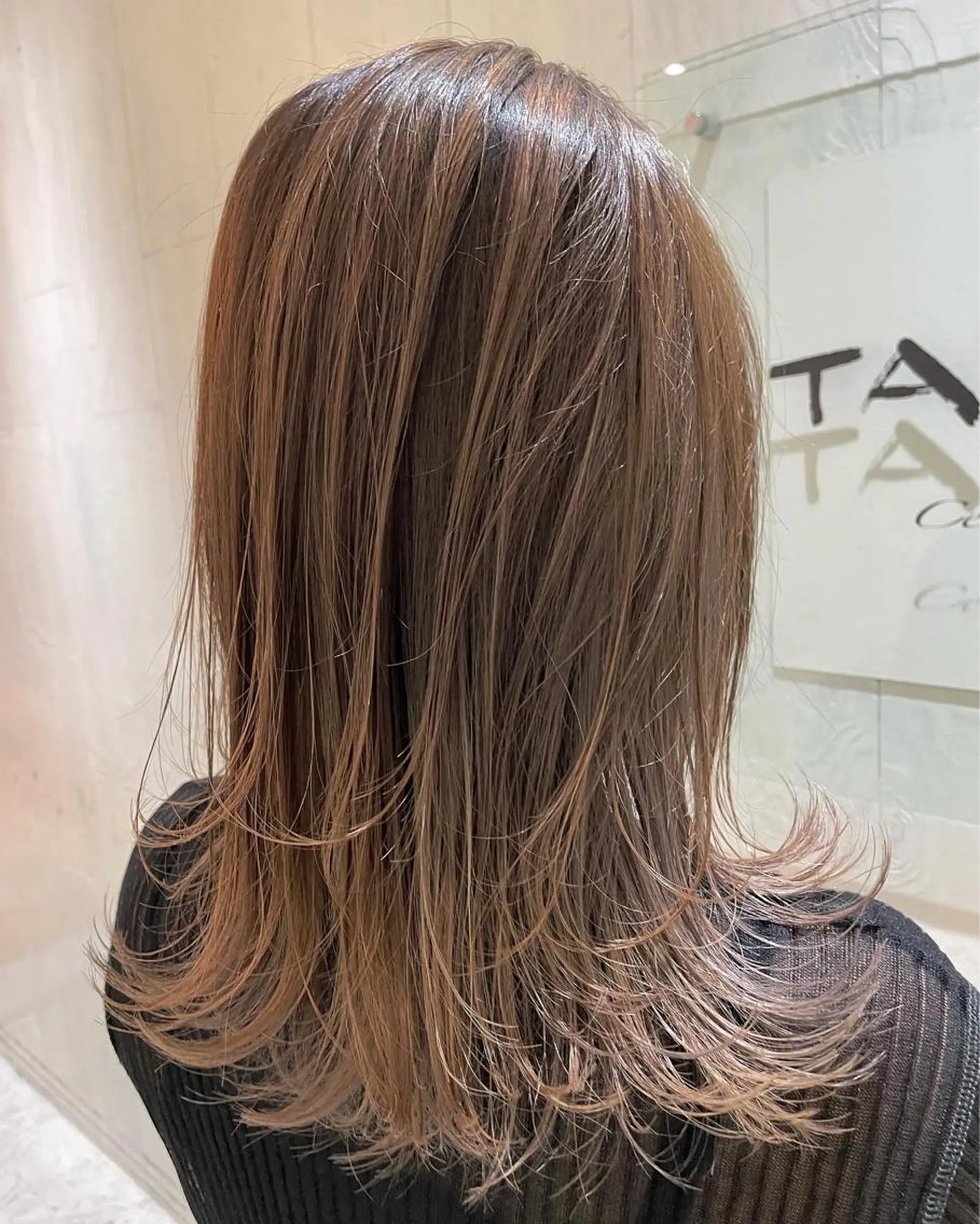 セミロング カラー アッシュ ブラウンカラー 透明感カラー モカブラウン 外国人風カラー カット ヘアカラー トリートメント 河合秀明/ハイライト /インナーカラーのヘアスタイル