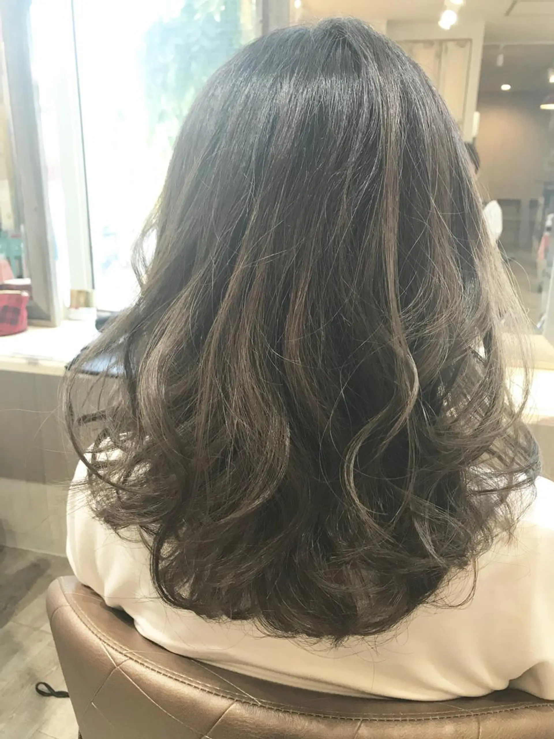 カラー ハイライトカラー 嶋村夏実🌼レイヤー 🌸白髪ぼかしのヘアスタイル