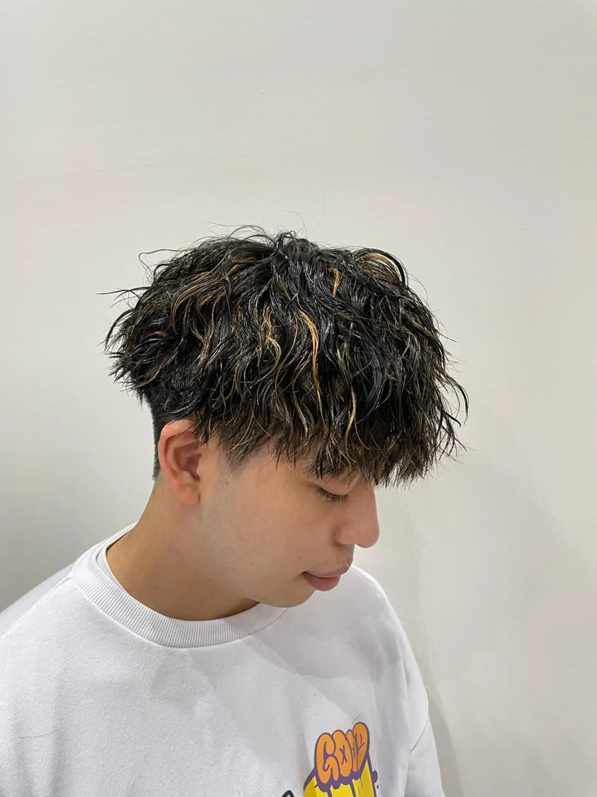 ミディアム パーマ メンズ 🔥縦落ちツイスパ 🔥鈴木健紀のヘアスタイル