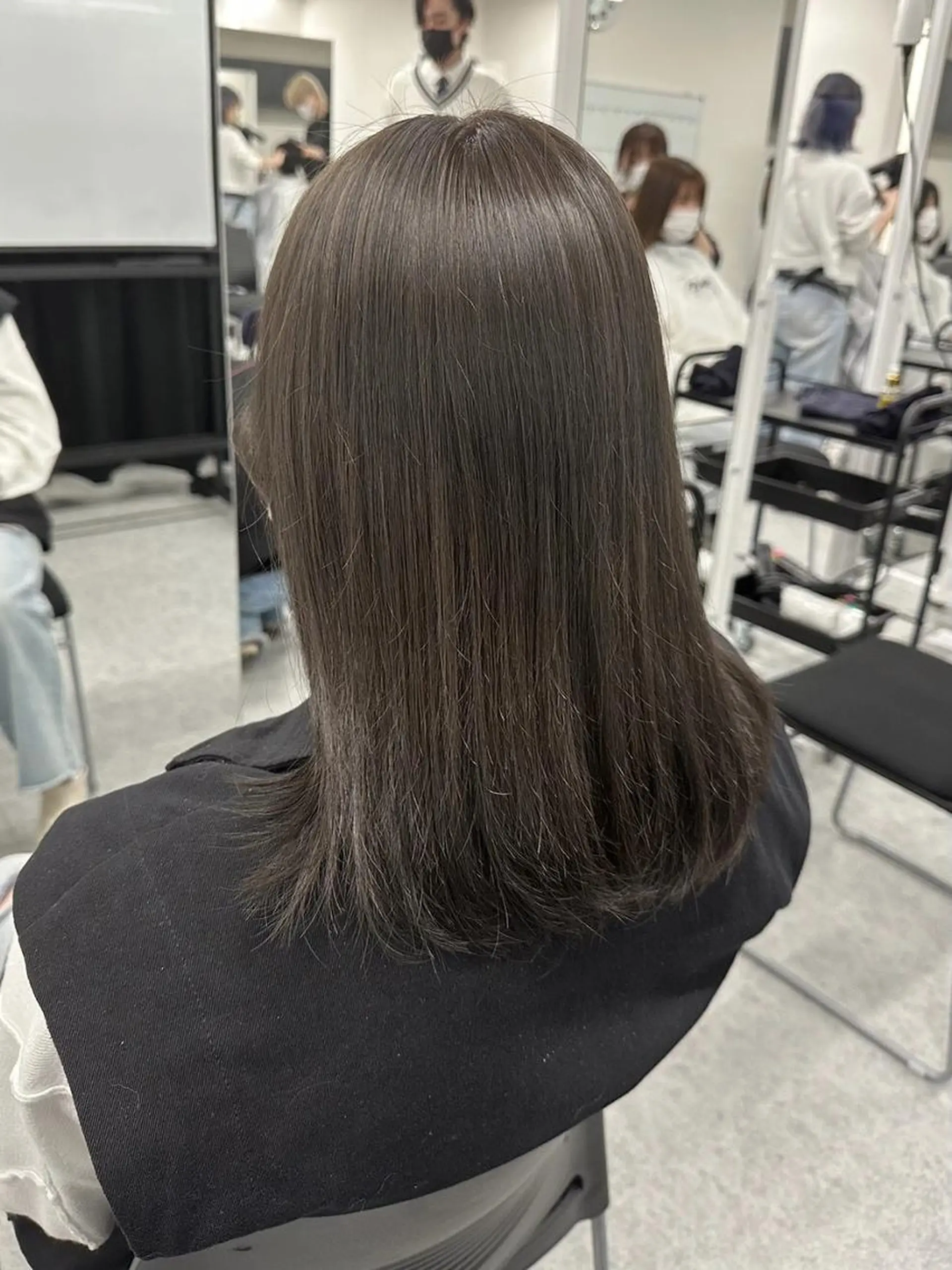 カラー 冬の透明感暗髪❄️ トレンドカラー❄️のヘアスタイル