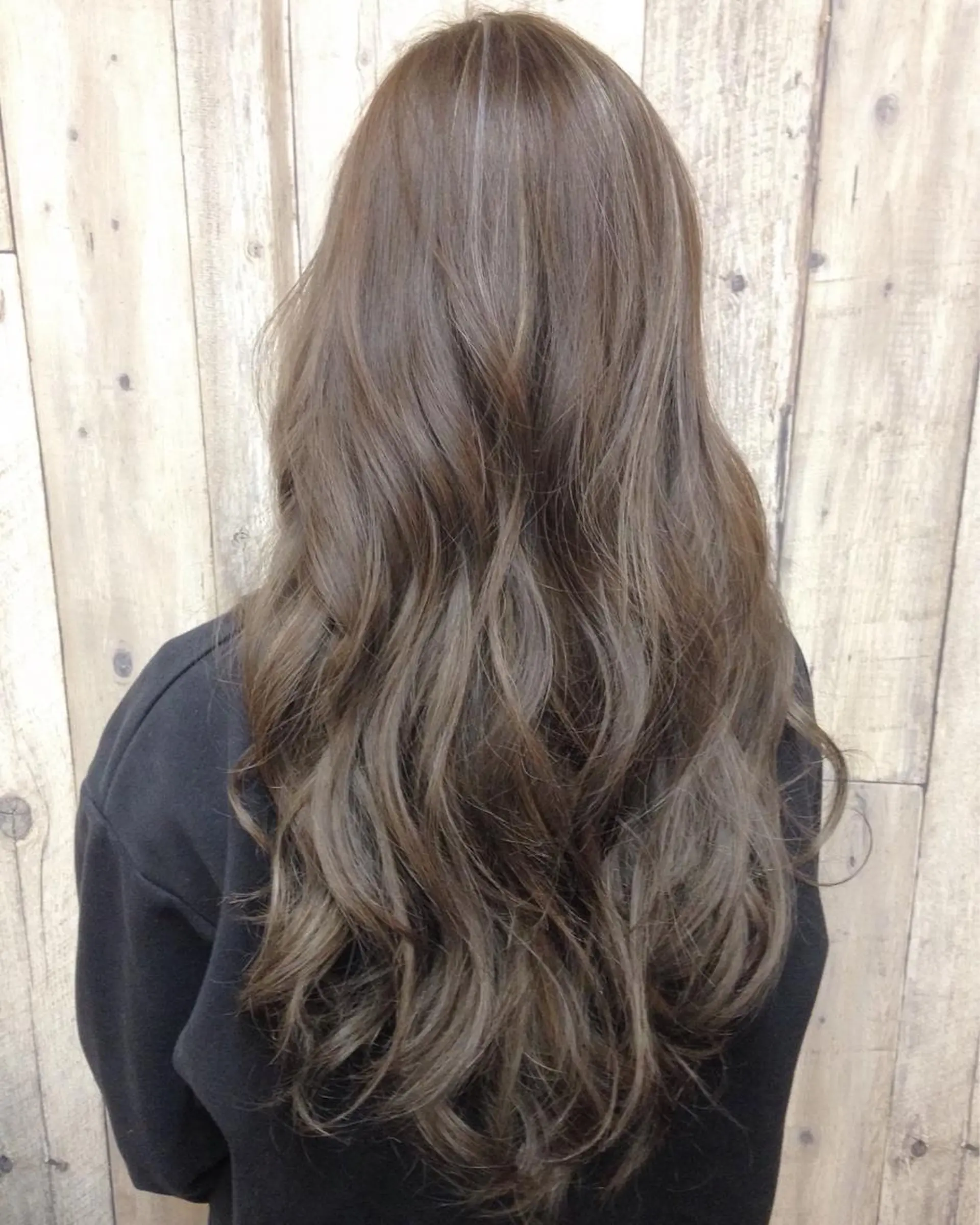 ロング カラー グレージュ 泉 大基のヘアスタイル