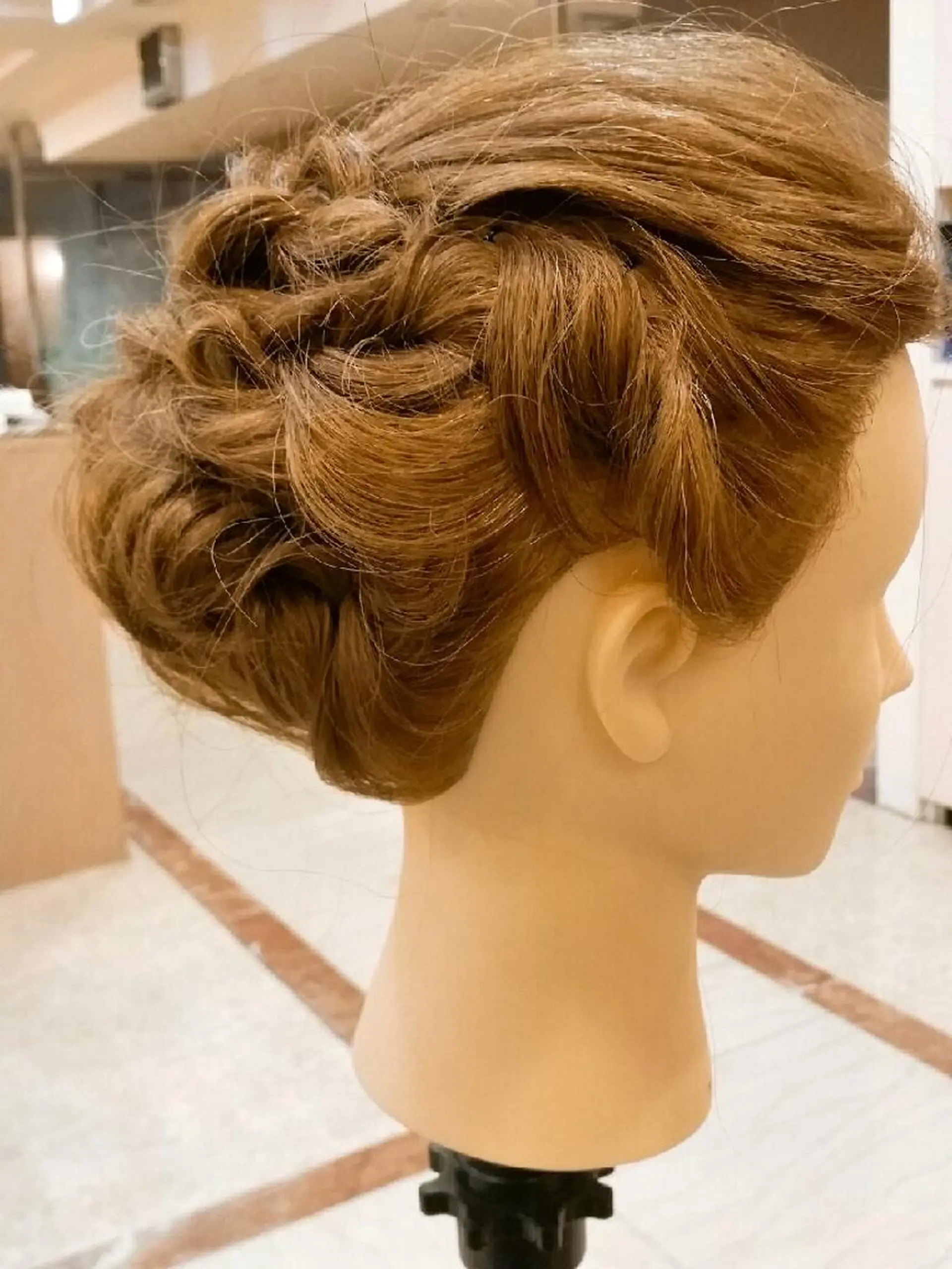 ヘアアレンジ EMANON名古屋所属・美谷添（ミヤゾエ） まどか大人ヘアサロンのヘアスタイル