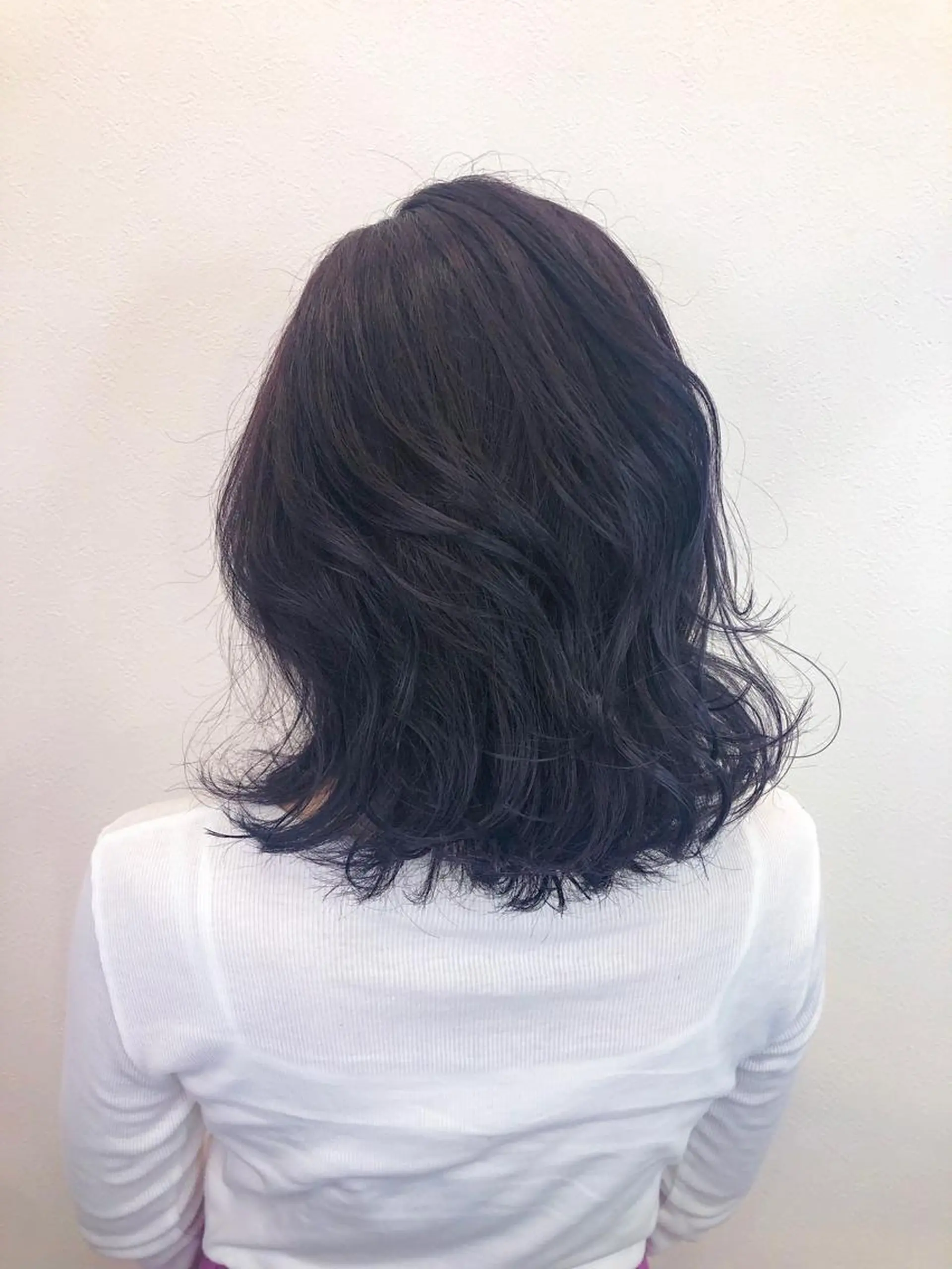 セミロング パープルカラー カット ヘアカラー トリートメント a .のヘアスタイル