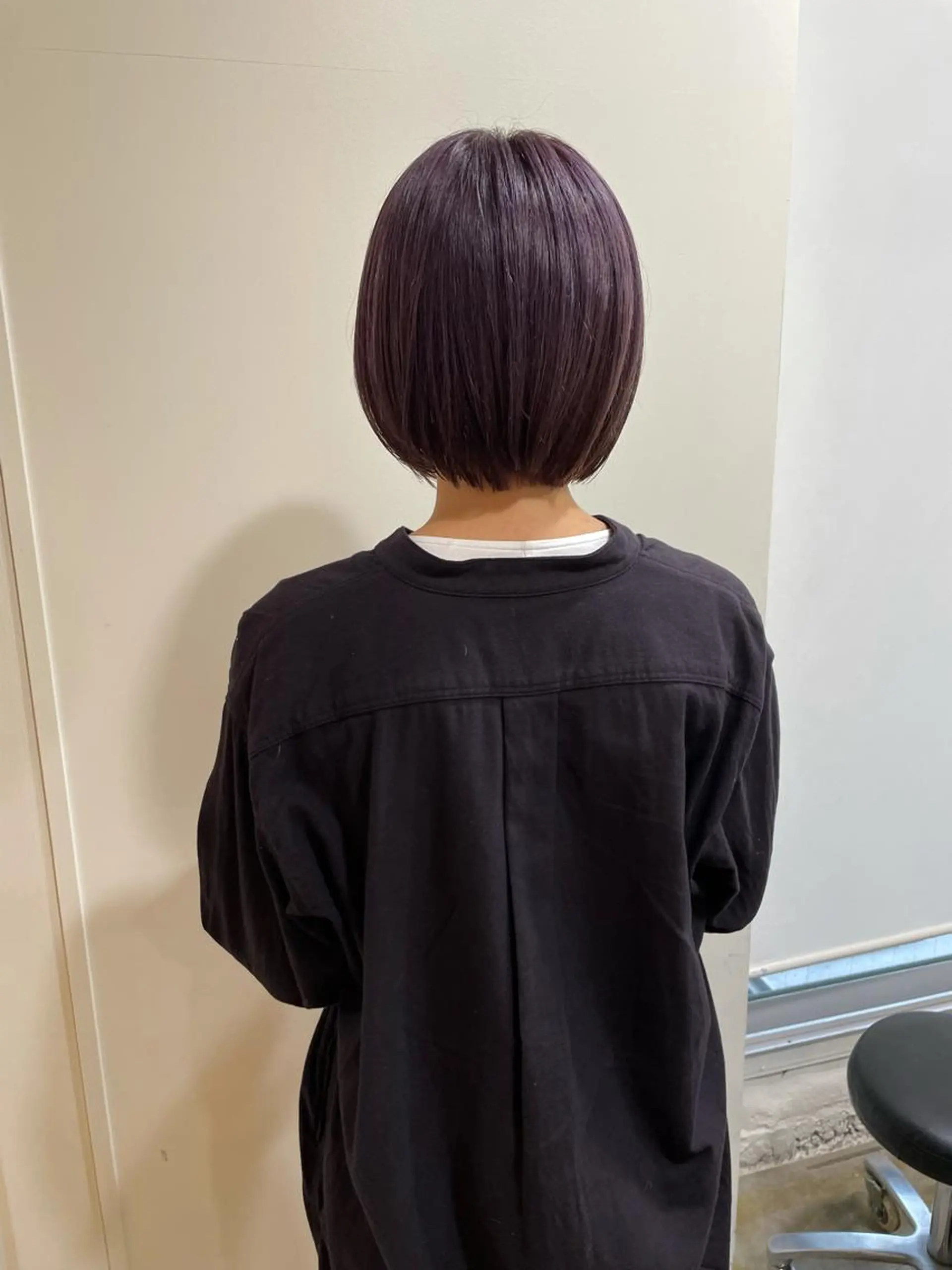 ショート カラー ディープパープル パープルカラー カット ヘアカラー トリートメント MIOベージュカラー 柔らかいカラーのヘアスタイル
