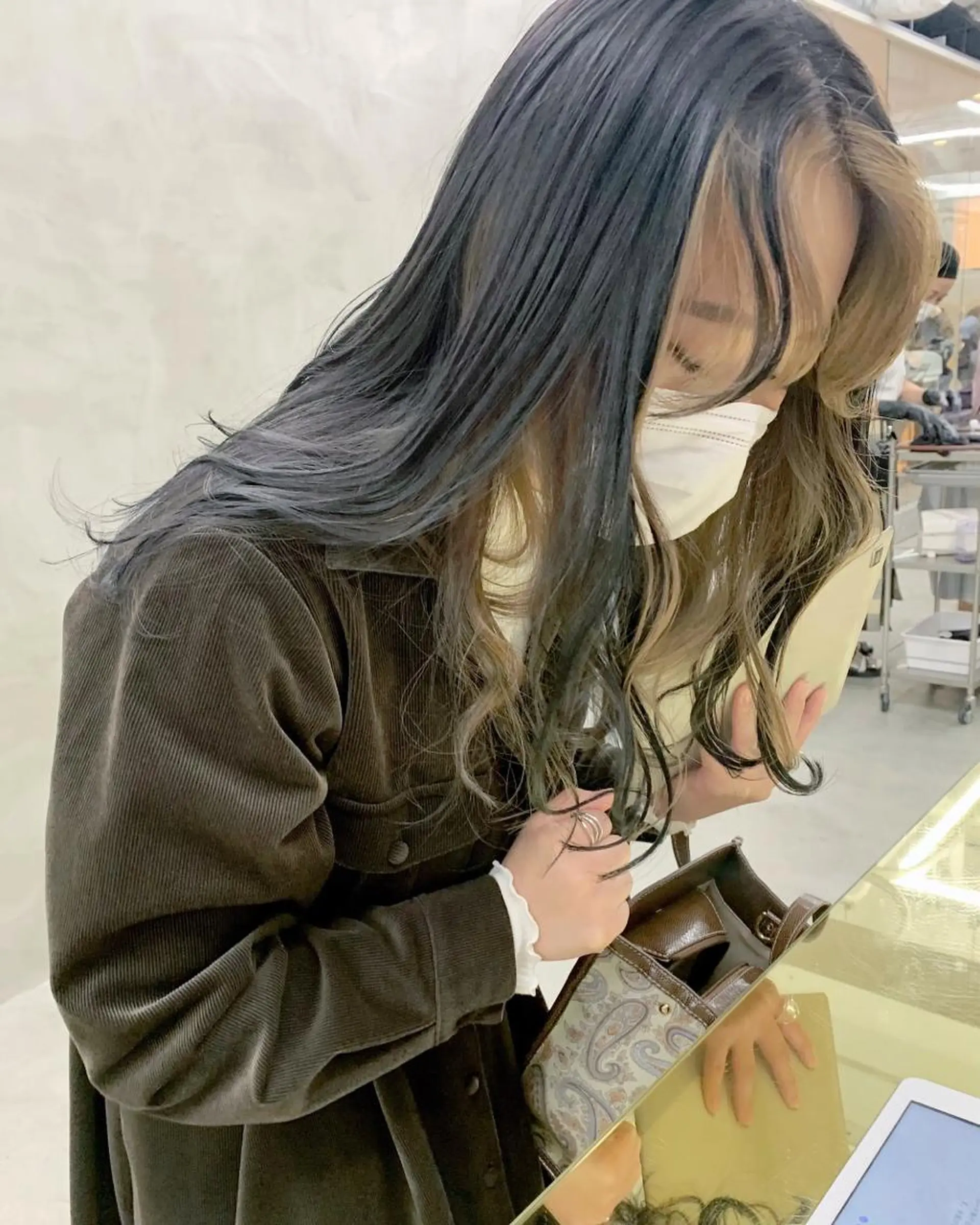 セミロング カラー ブームボックス所属・🐝ハイトーンカラー hachi🐝のヘアスタイル