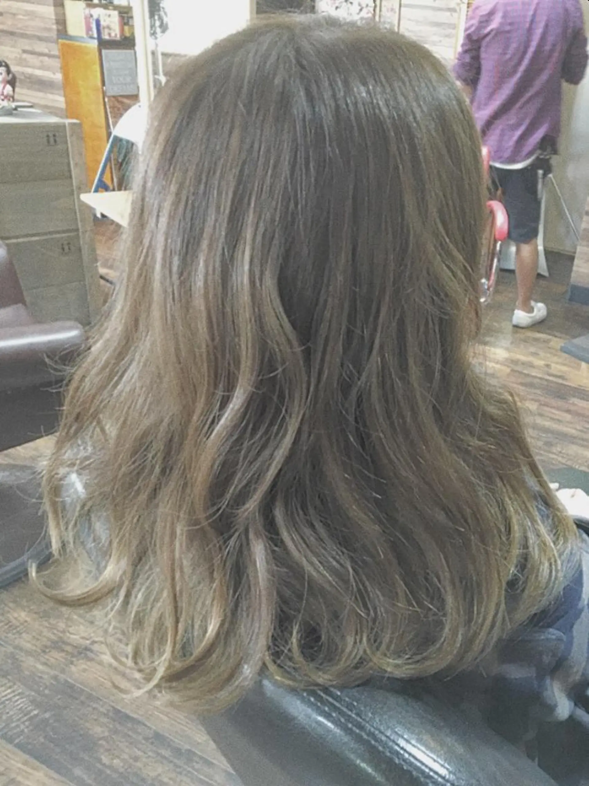 セミロング カラー アッシュ ベージュカラー MITSU ✂️のヘアスタイル