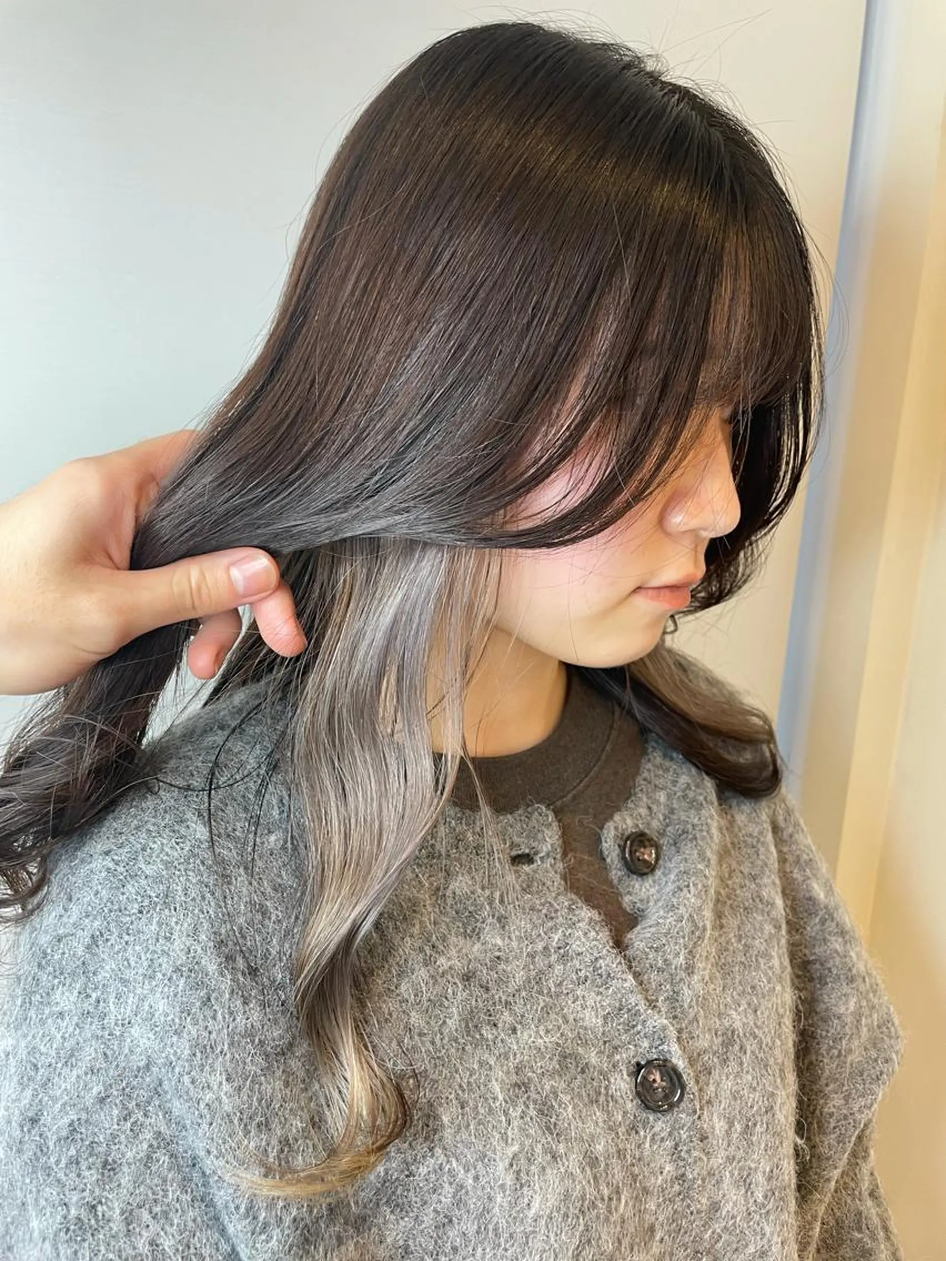 セミロング カラー ミストバング ベージュカラー ブリーチ ブルーカラー ケアブリーチ matiz マティス　表参道所属・💙アンブレラカラー 髪質改善　丸尾】のヘアスタイル