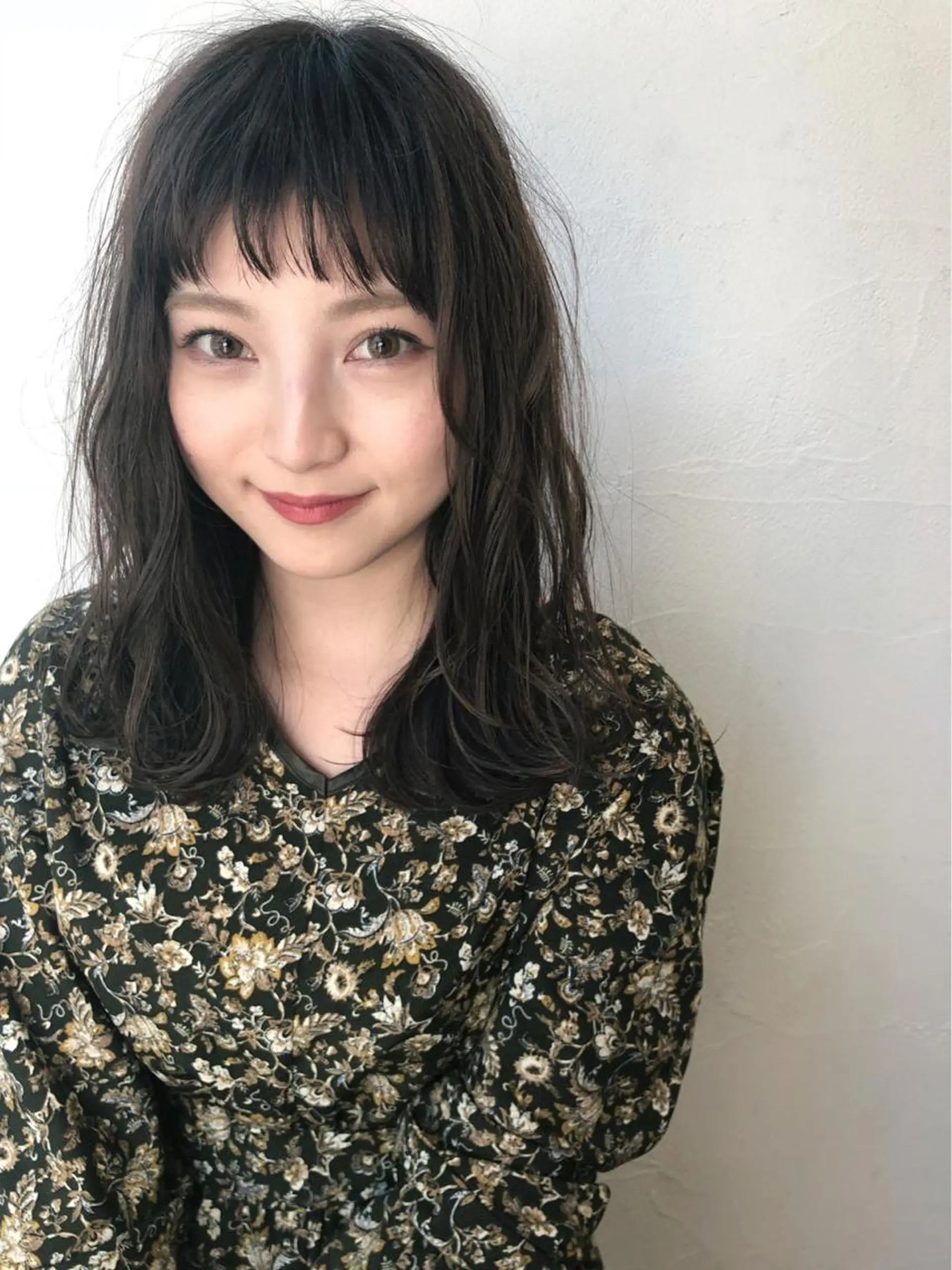 ミディアム カラー グレージュ オン眉 カット特化柏駅 徒歩3分LOUのヘアスタイル