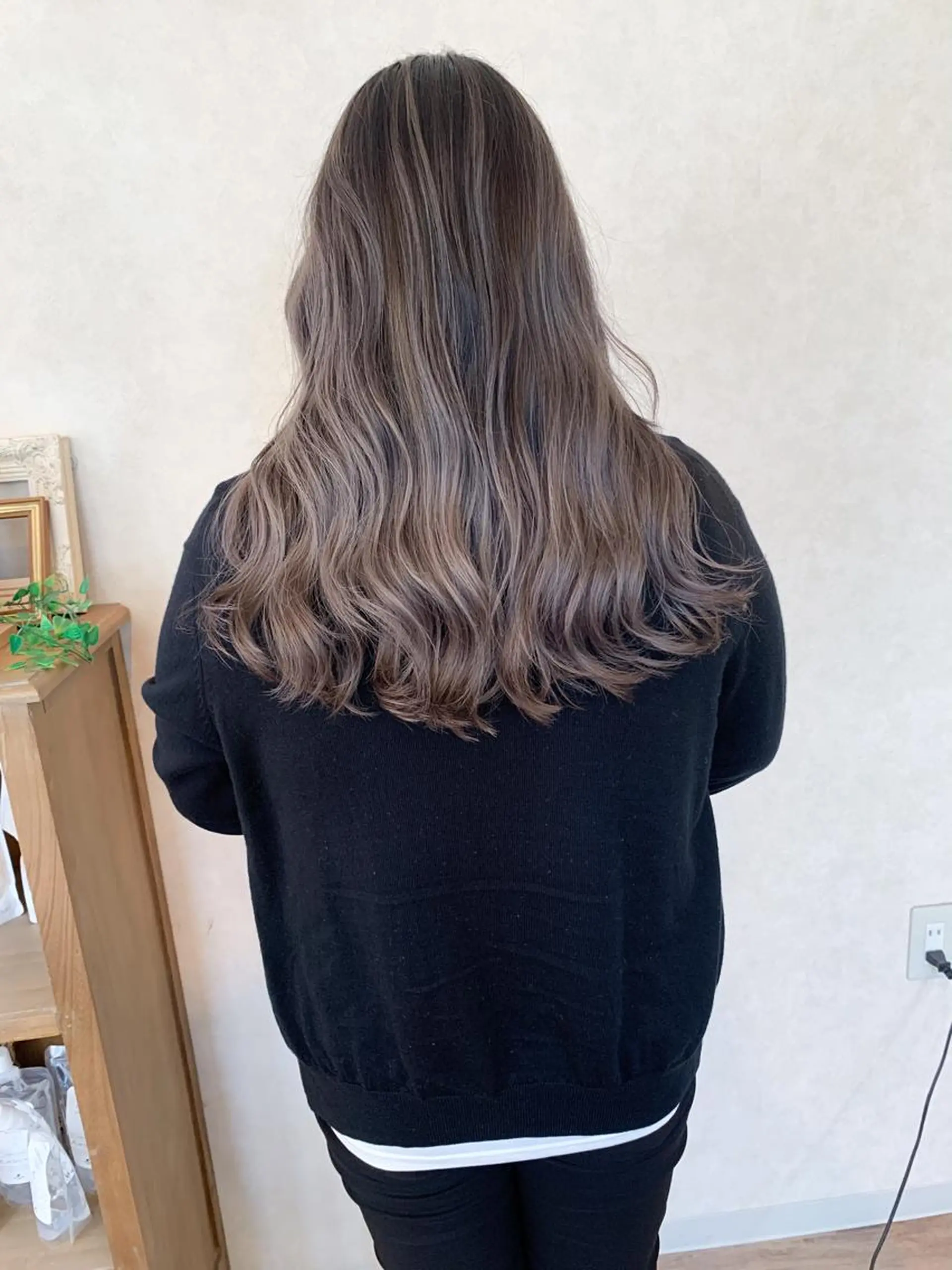 ロング レイヤーカット Lit所属・Lit.豊橋 夏目のヘアスタイル