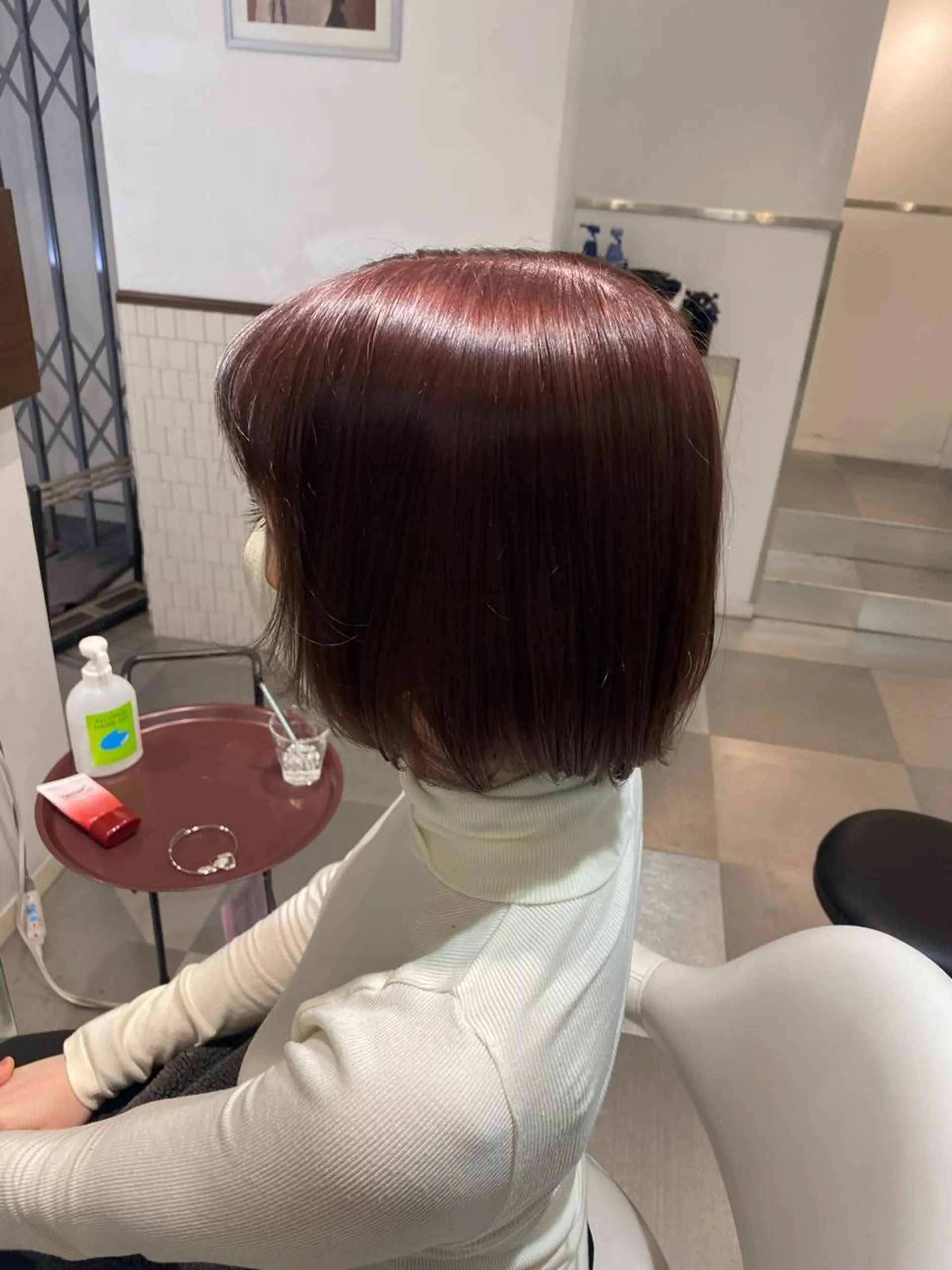 ショート カラー レッドカラー コテ巻き風パーマ 藤澤　知彌のヘアスタイル