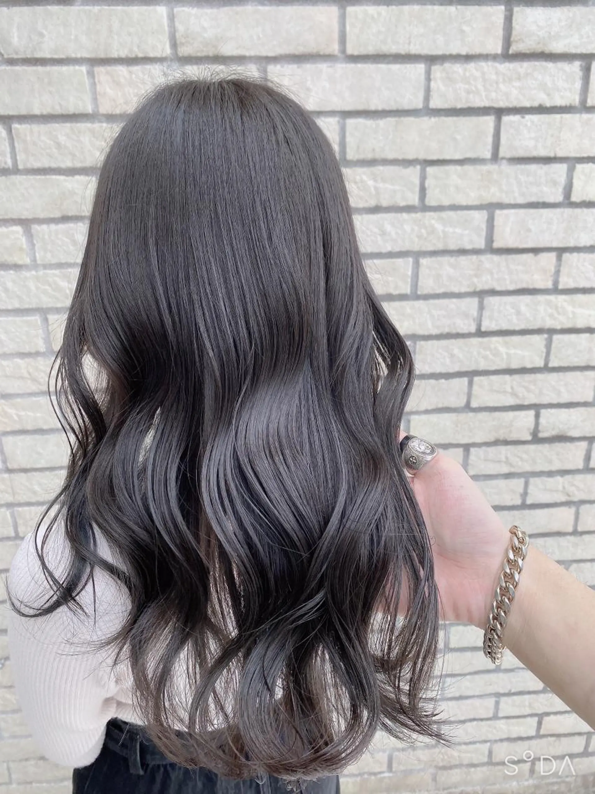 セミロング カラー ミルクティーレイヤー 大澤竜馬のヘアスタイル