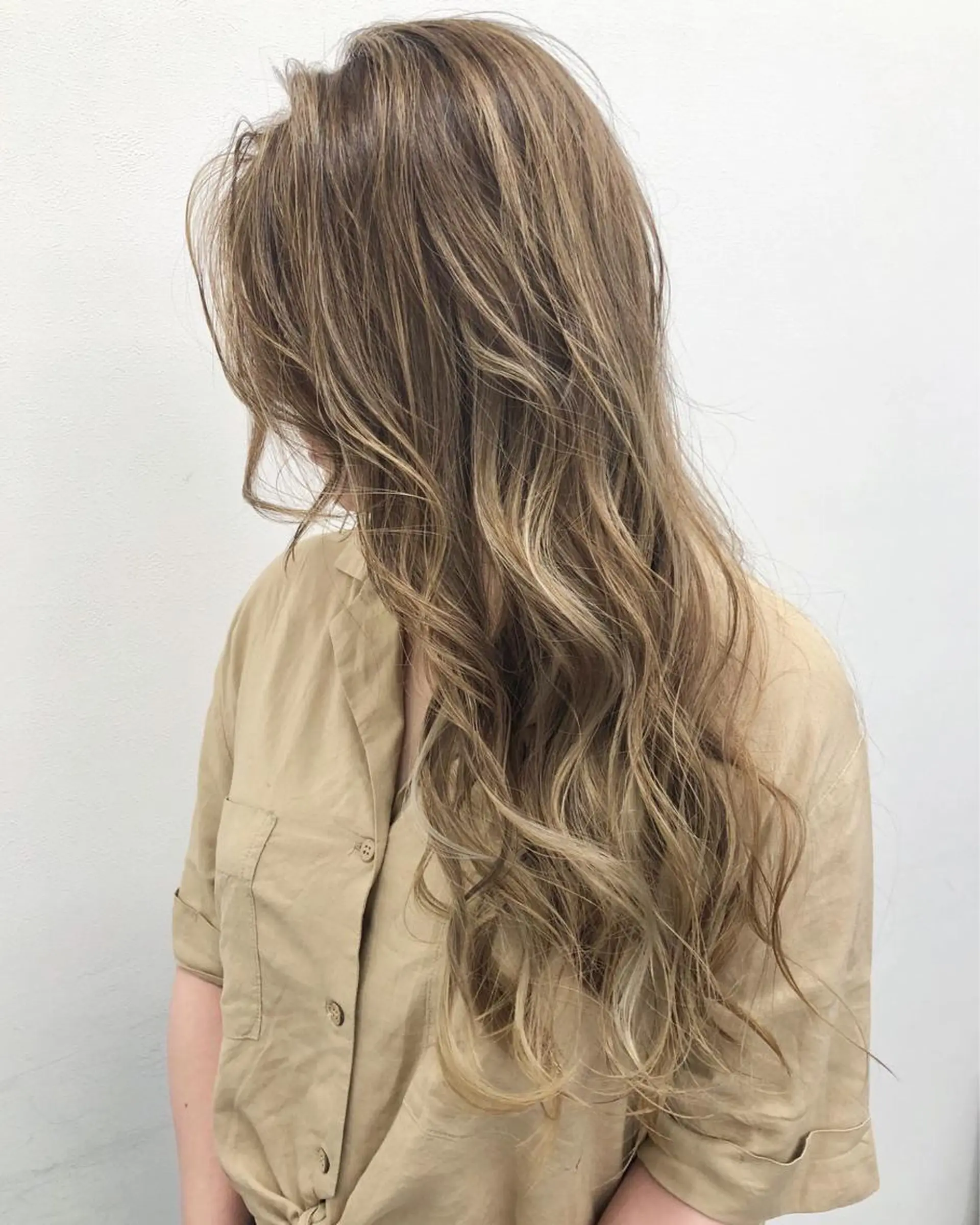 ロング カラー アッシュ ベージュカラー ブリーチ ブロンド ケアブリーチ メンズ特化 パーマ/オザワのヘアスタイル