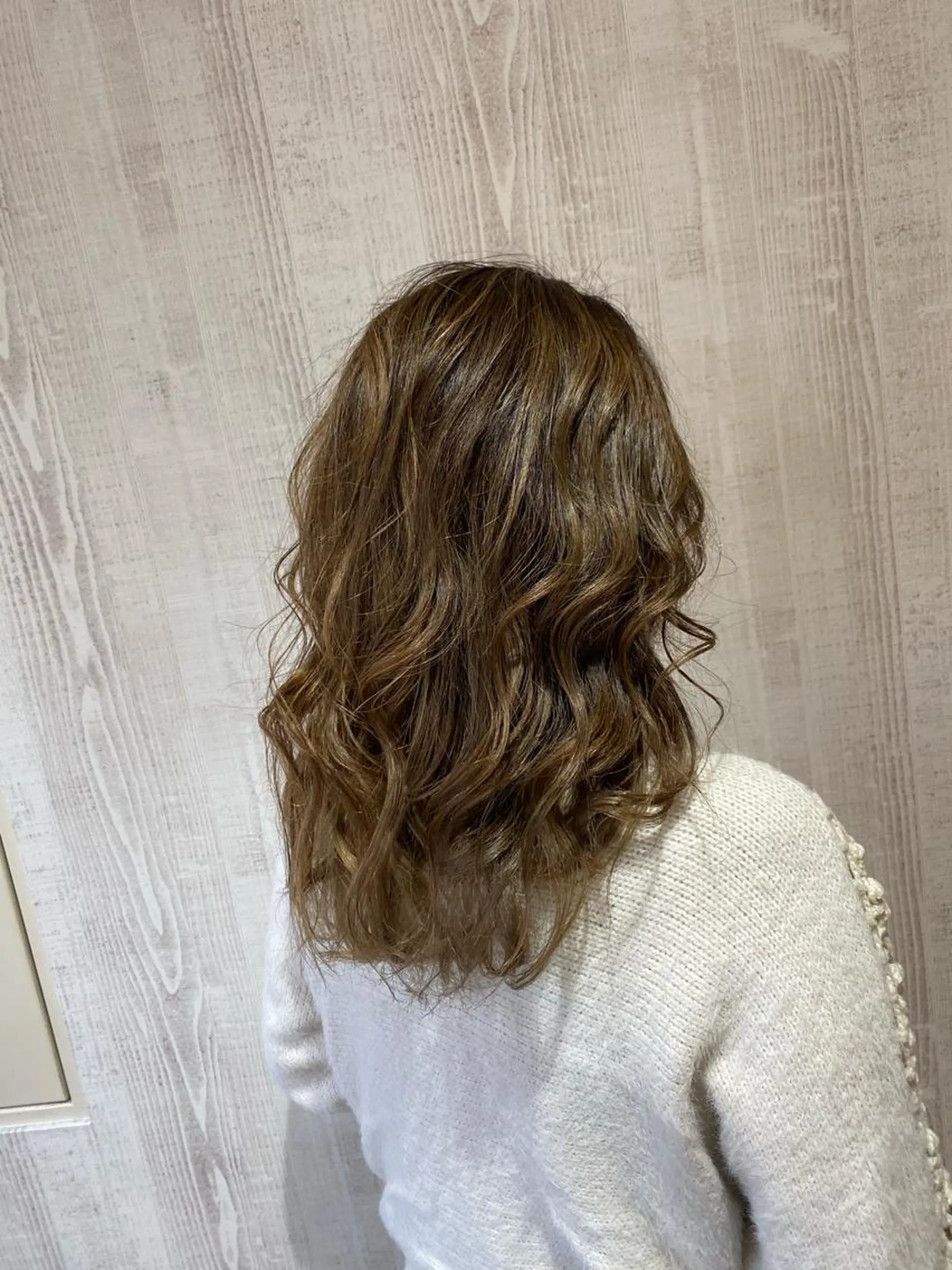 セミロング カラー バレイヤージュ ハイライトカラー ハイライト レイヤーカット ヘアカラー トリートメント Kazu .Kのヘアスタイル