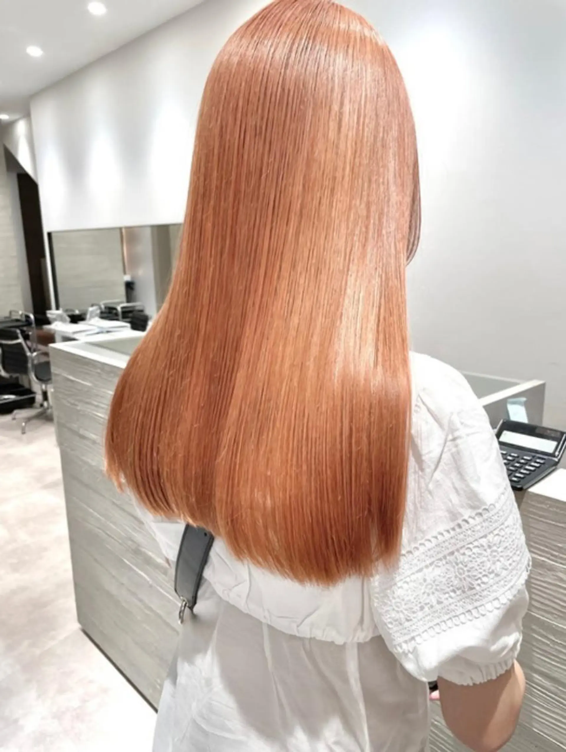 ロング カラー オレンジ サキ🤍ハイトーン 🩰くびれ巻きヘアのヘアスタイル