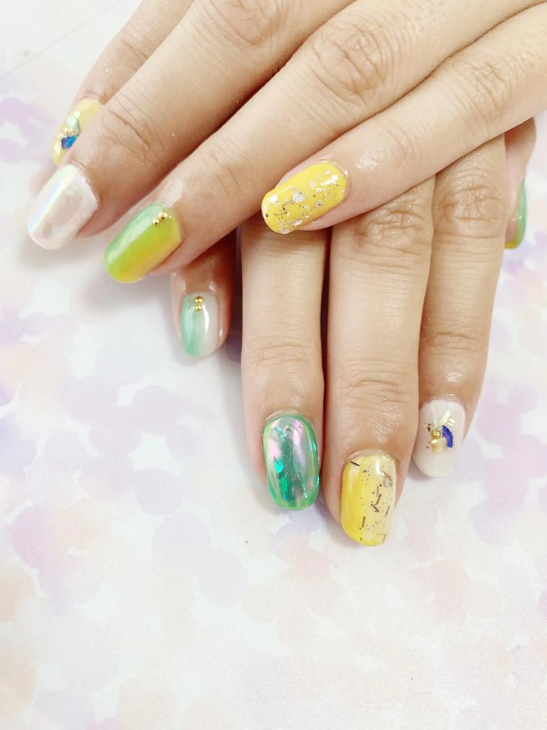 ネイル グリーン 氷ネイル・うるうるネイル 黄色 ハンドネイル フットネイル ハンドケア nail salon  AlgeTy所属・✴︎:.｡. MAKI.｡.:✴︎のネイルデザイン