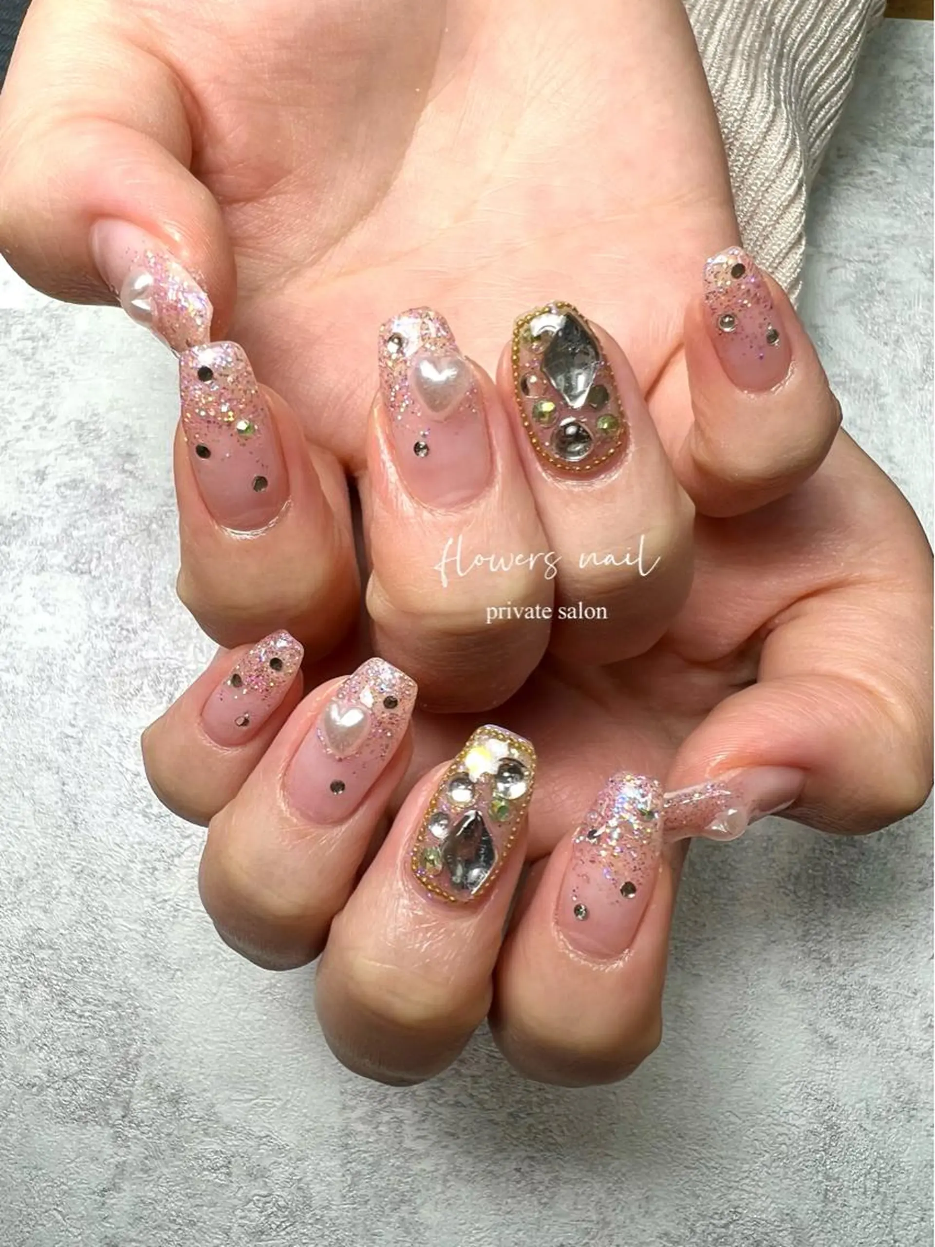ネイル ジェルネイル ラメ(グリッター) 持ち込み パラジェル ピンク flowers nailのネイルデザイン