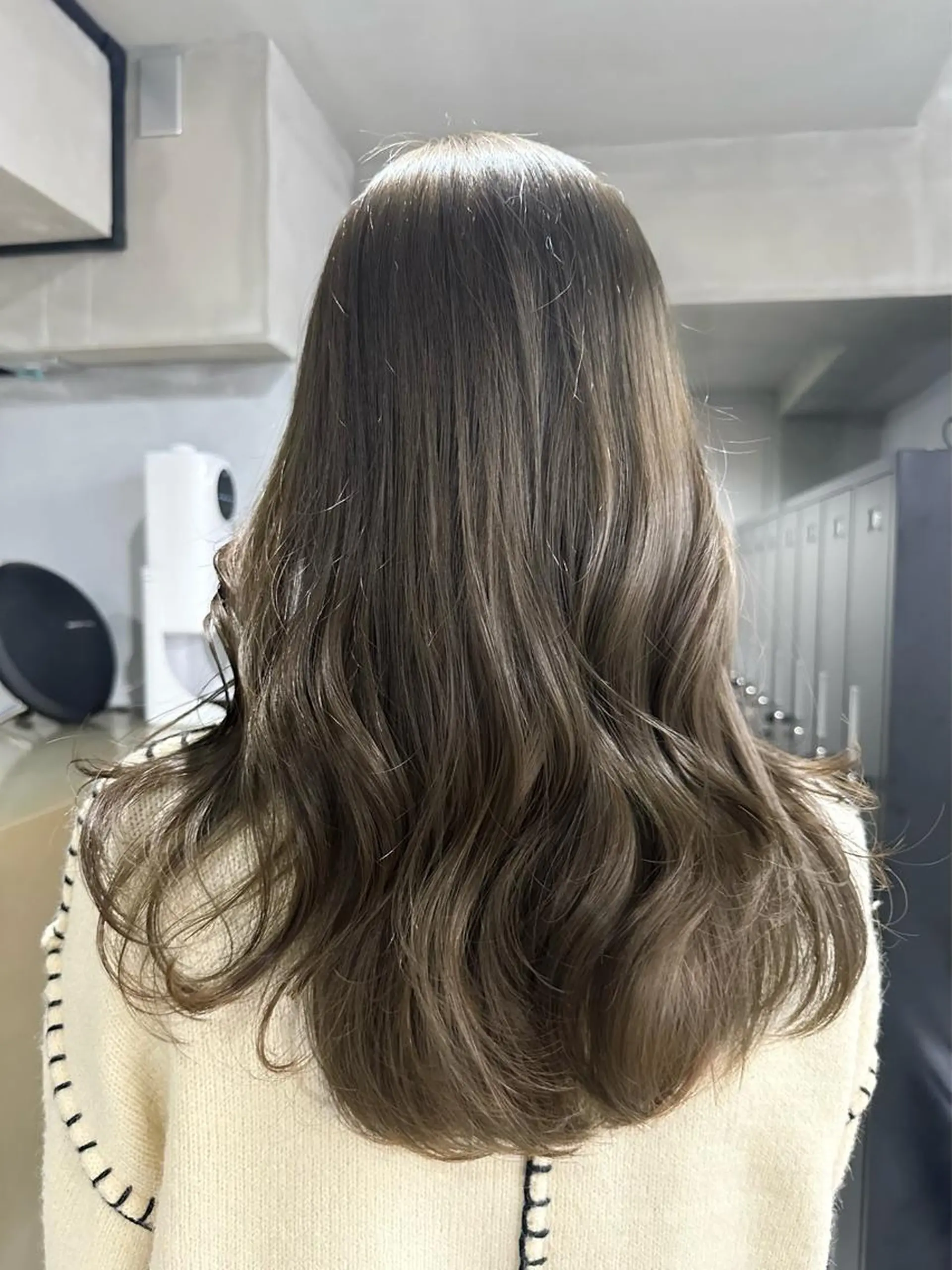 セミロング カラー パーマ ヘアアレンジ ネイル マツエク・マツパ アイブロウ グレージュ オリーブグレージュ オリーブグレー M所属・ハイトーン/透け感 カラー🎀真香のヘアスタイル