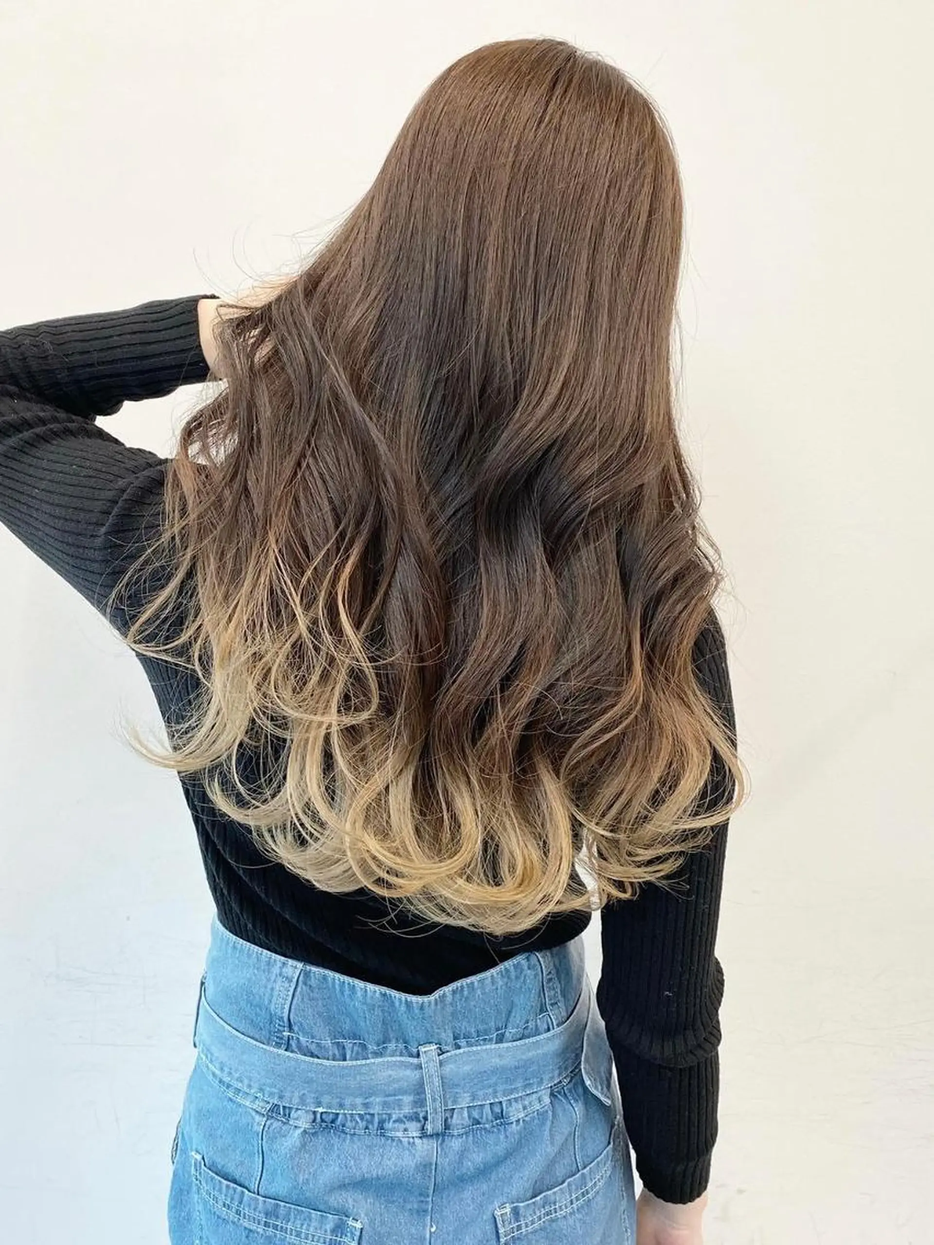 ロング カラー ワンレンボブ アディクシーカラー アッシュ ベージュカラー ブリーチ 公式 Ease by amble luxeのヘアスタイル