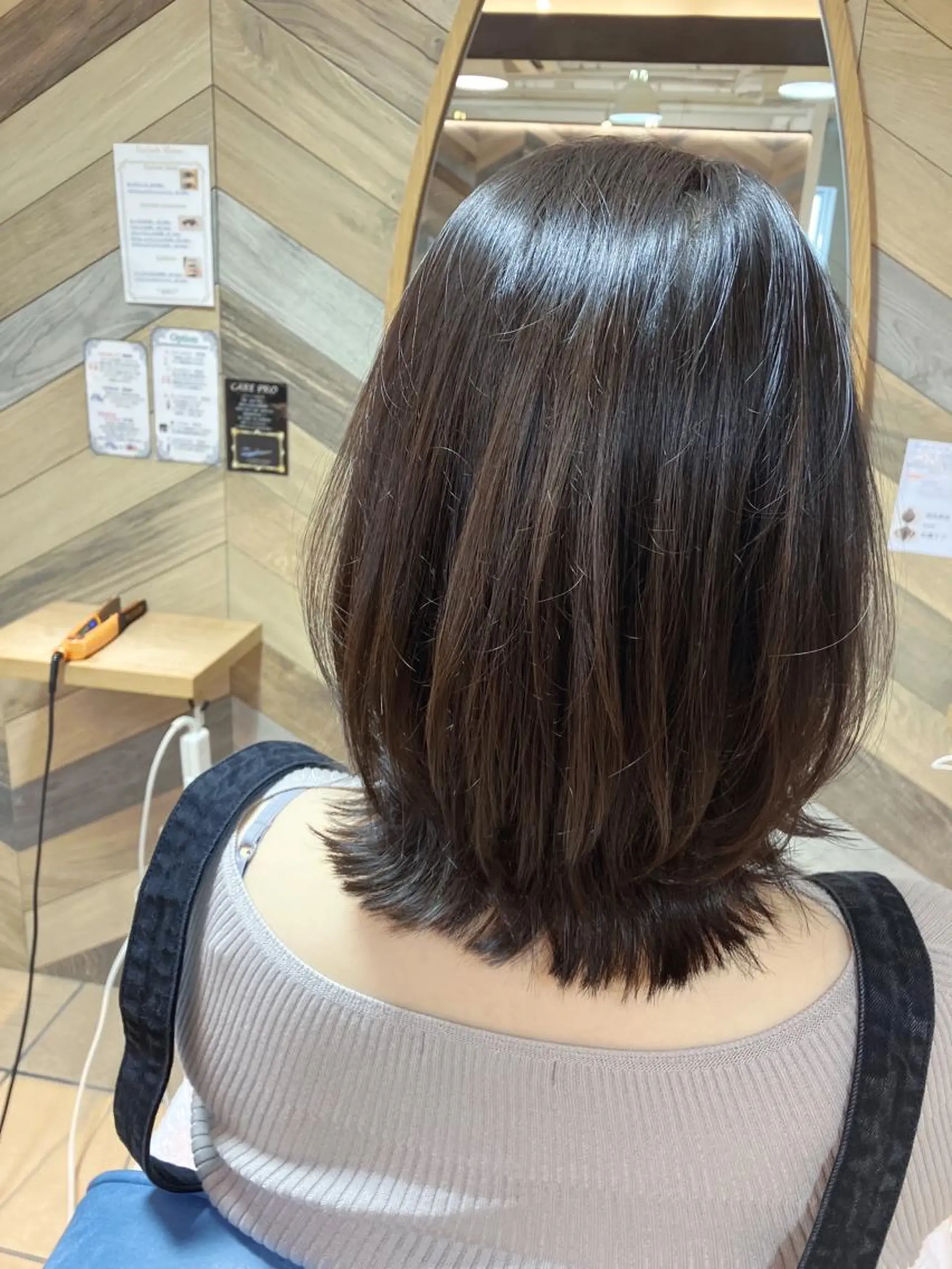 ミディアム カラー グレージュ ラベンダーカラー ラベンダーグレージュ ラベンダーグレー レイヤーカット カット ヘアカラー トリートメント 奥谷 美代子のヘアスタイル