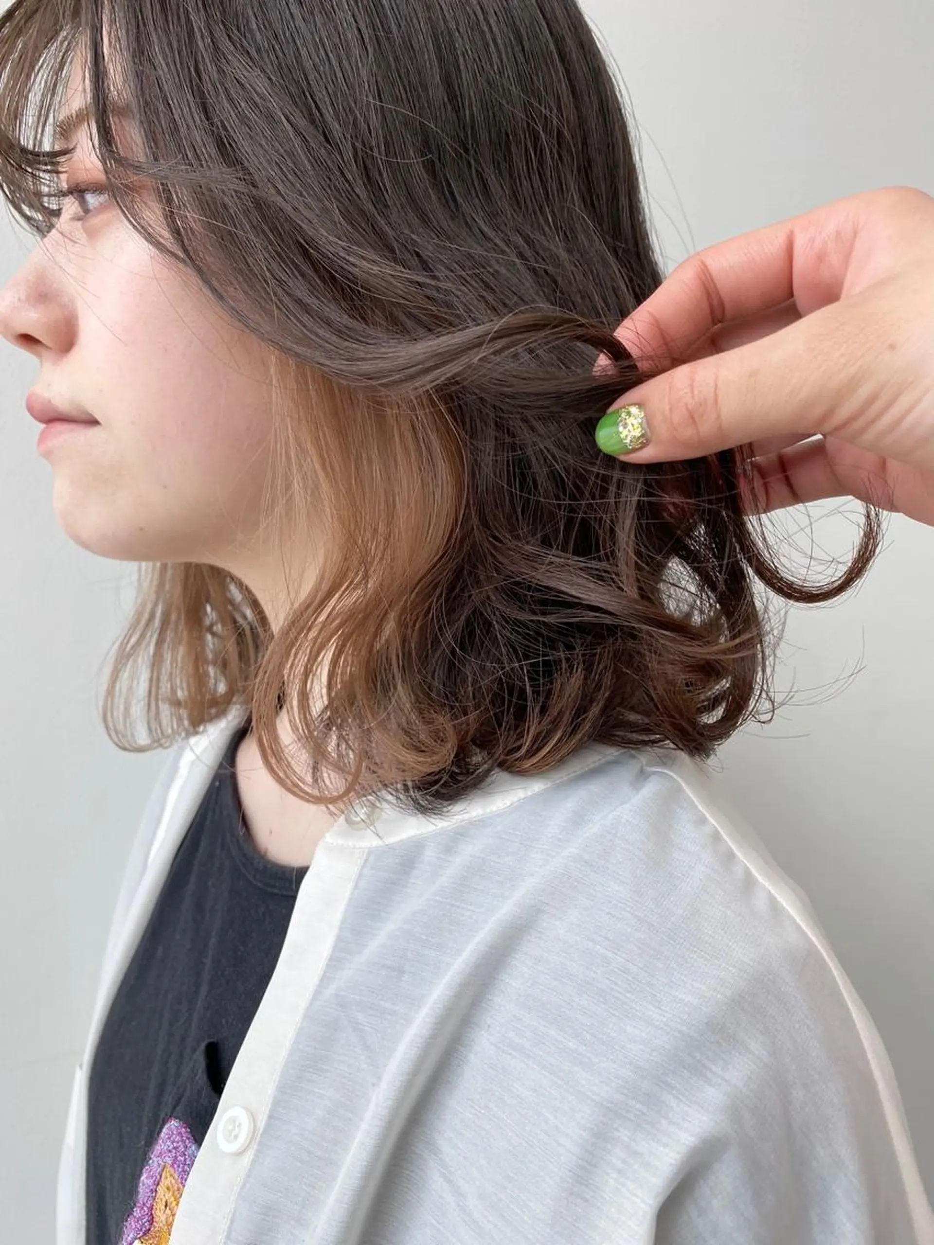 ミディアム カラー ヘアアレンジ ベージュカラー ブリーチ イヤリングカラー ミルクティーベージュ ヘアカラー トリートメント 🦄インナーカラー 🦄貫井彩花のヘアスタイル