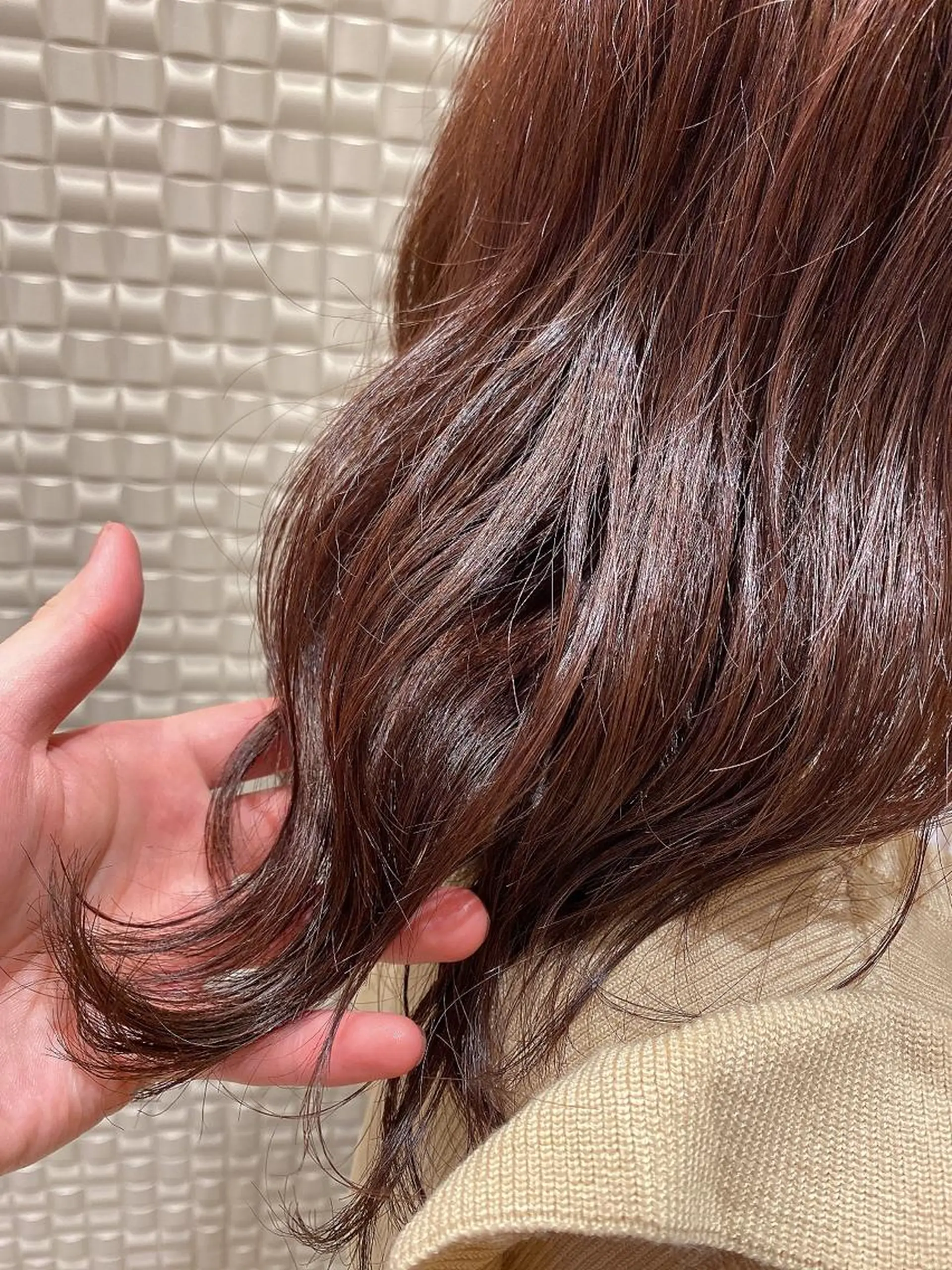 ミディアム ピンクブラウン 新宿スペインカール ヨモギダのヘアスタイル