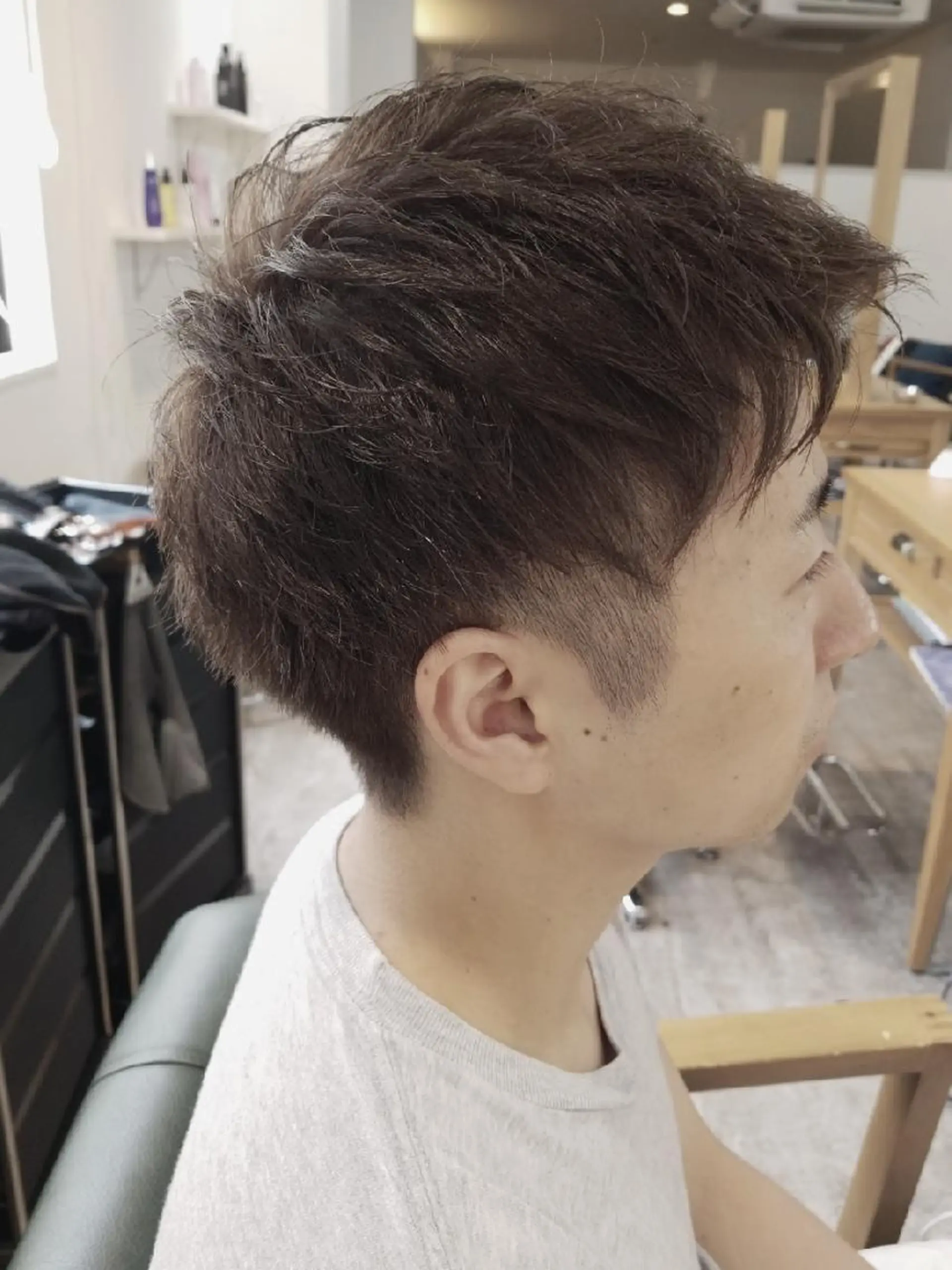メンズ メンズブリーチ すずき えりのヘアスタイル