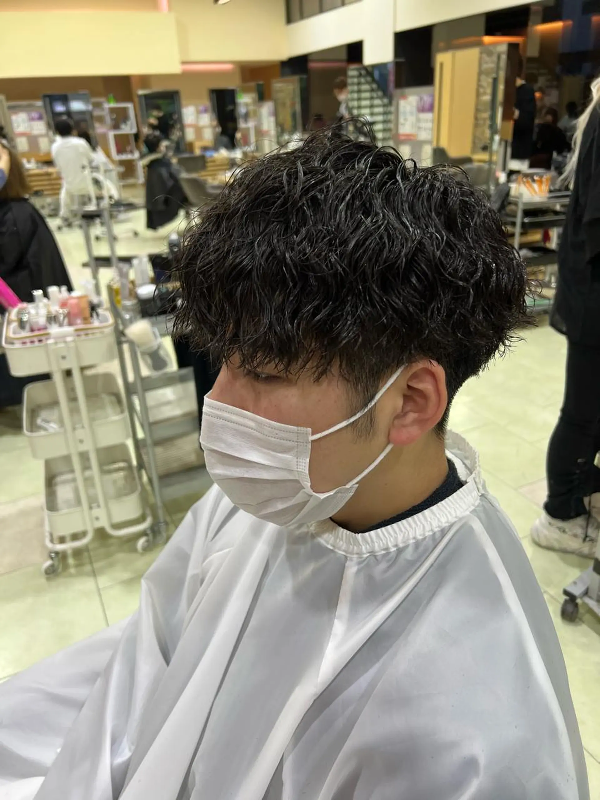 ミディアム カラー パーマ メンズ ヘアカラー ダウンパーマ🇰🇷 毛流れパーマ【かな】のヘアスタイル