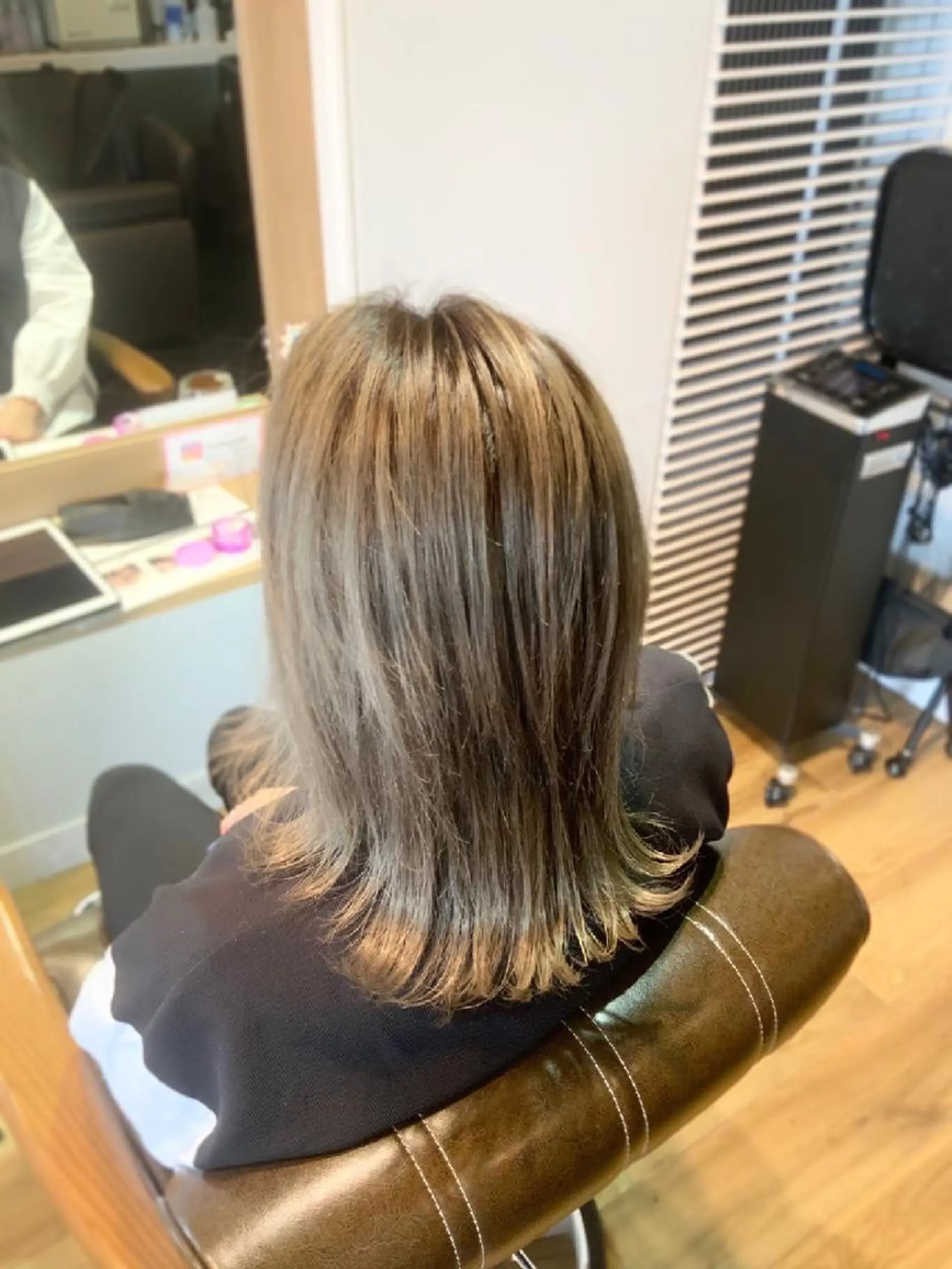 カラー ベージュカラー ブリーチ ハイライトカラー ハイトーンカラー ヘアカラー トリートメント 堀 望美のヘアスタイル