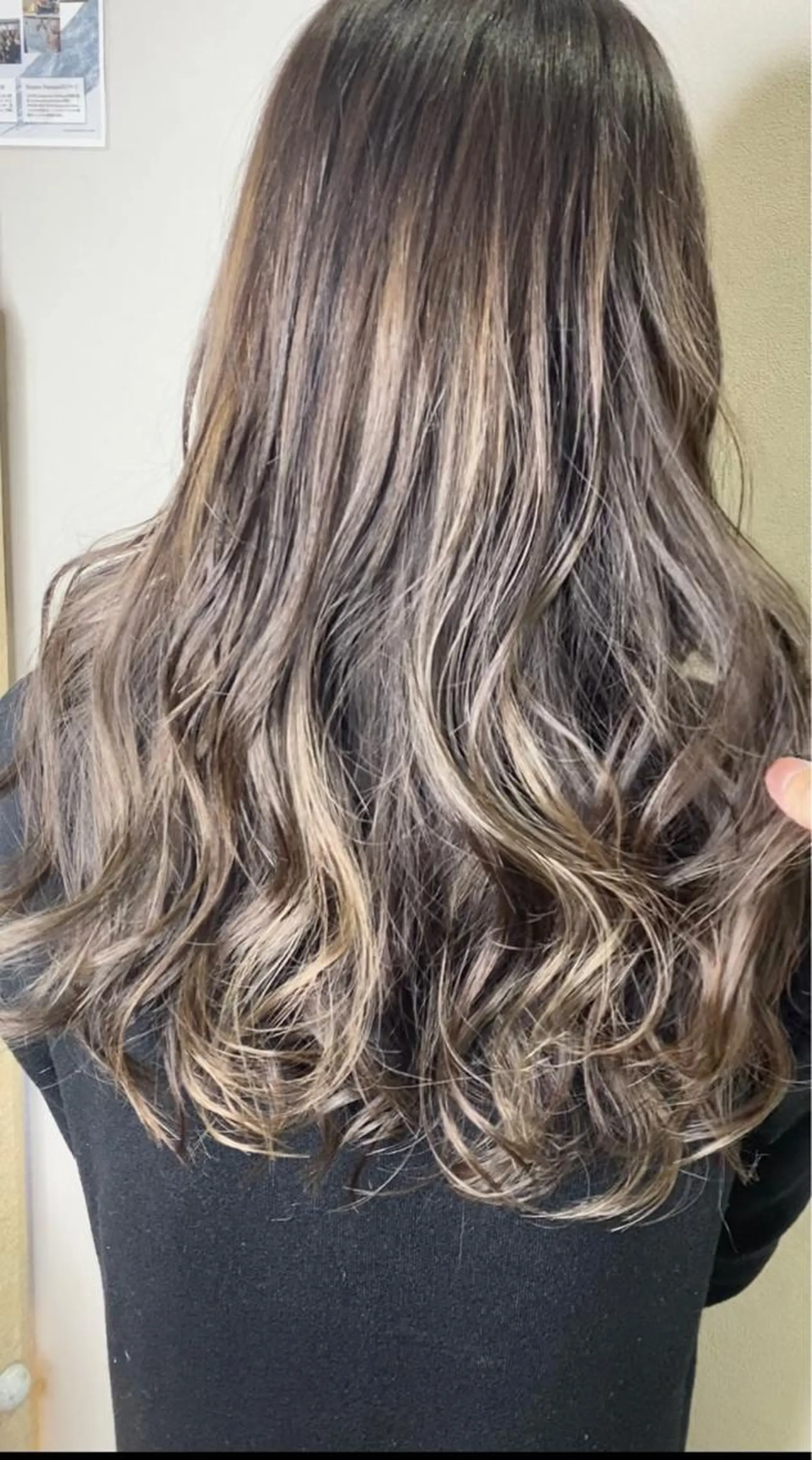 セミロング ハイライト カット ヘアカラー トリートメント トップスタイリスト 江口 稜亮のヘアスタイル