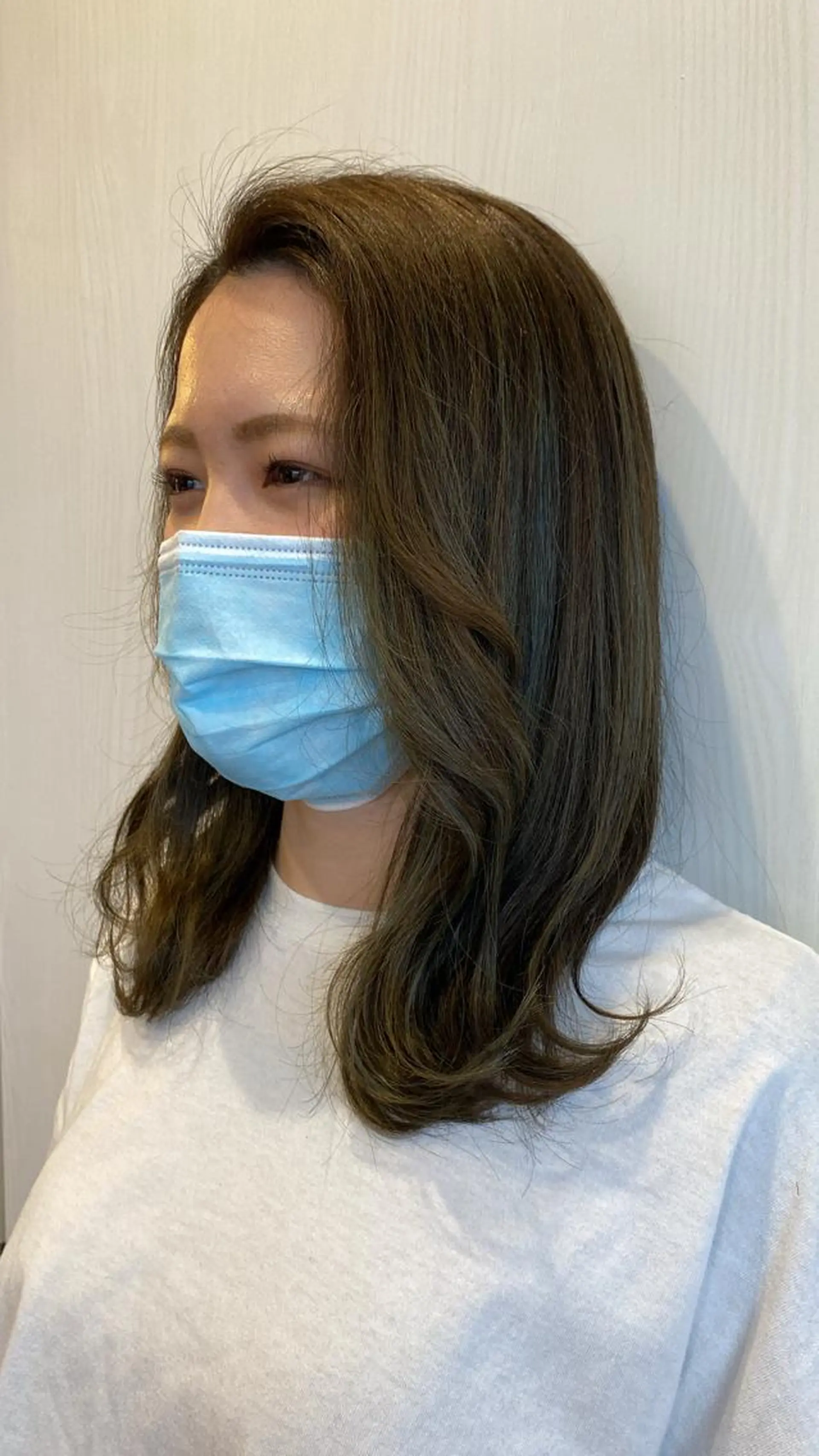 ミディアム カラー 小畑 杏実のヘアスタイル