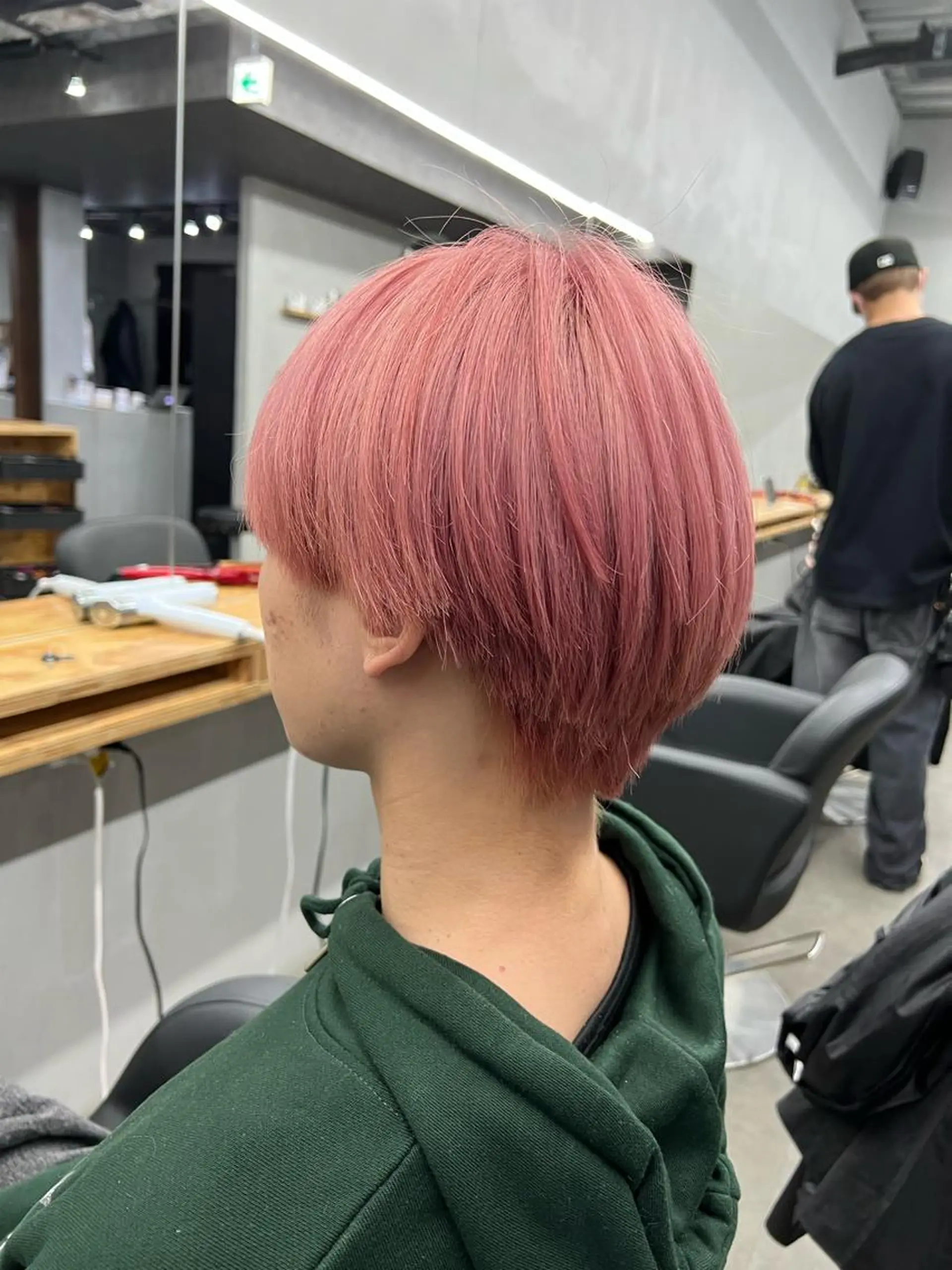 ショート カット ヘアカラー トリートメント 亀田 泰生のヘアスタイル