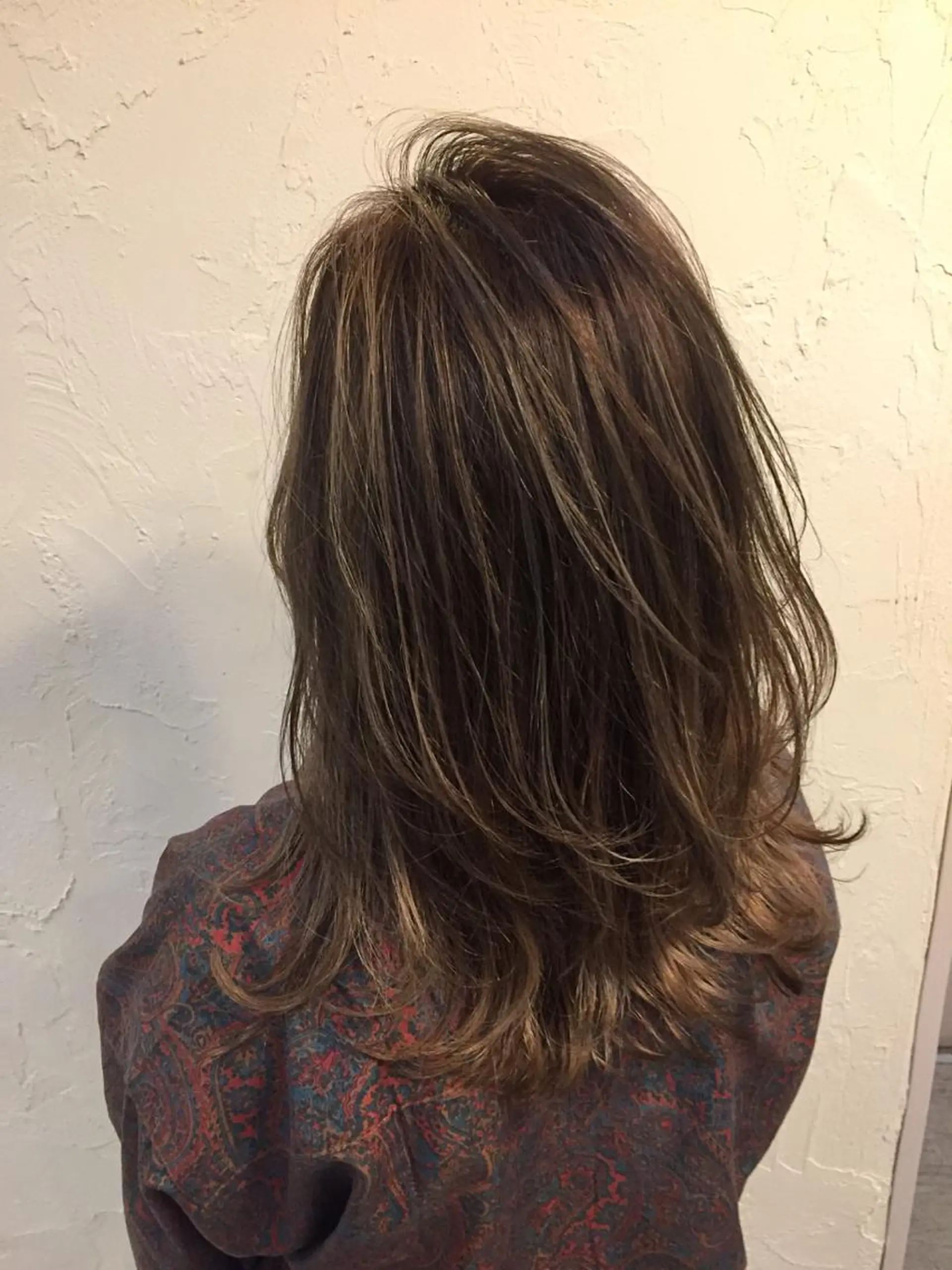 セミロング カラー バレイヤージュ ハイライトカラー ハイライト レイヤーカット 韓国レイヤー外国人風 透明感カラー髪質改善のヘアスタイル