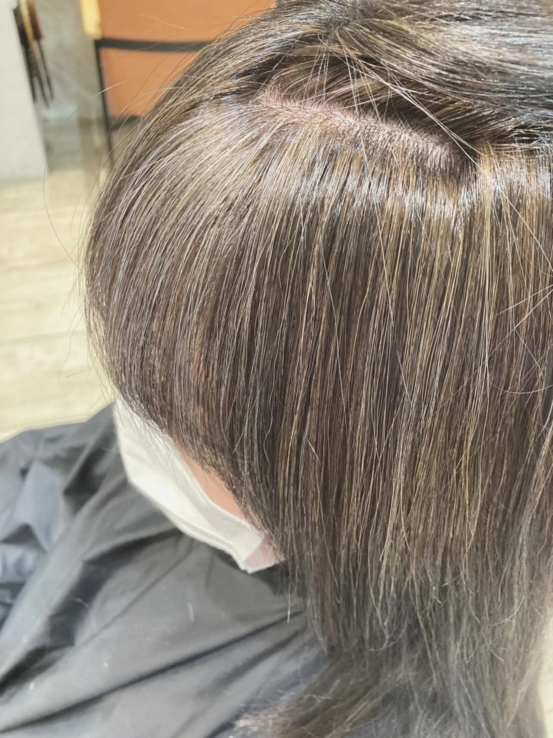ミディアム 卒業式のヘアスタイル ハイライト レイヤーカット 白髪ぼかしハイライト ヘアアレンジのヘアスタイル
