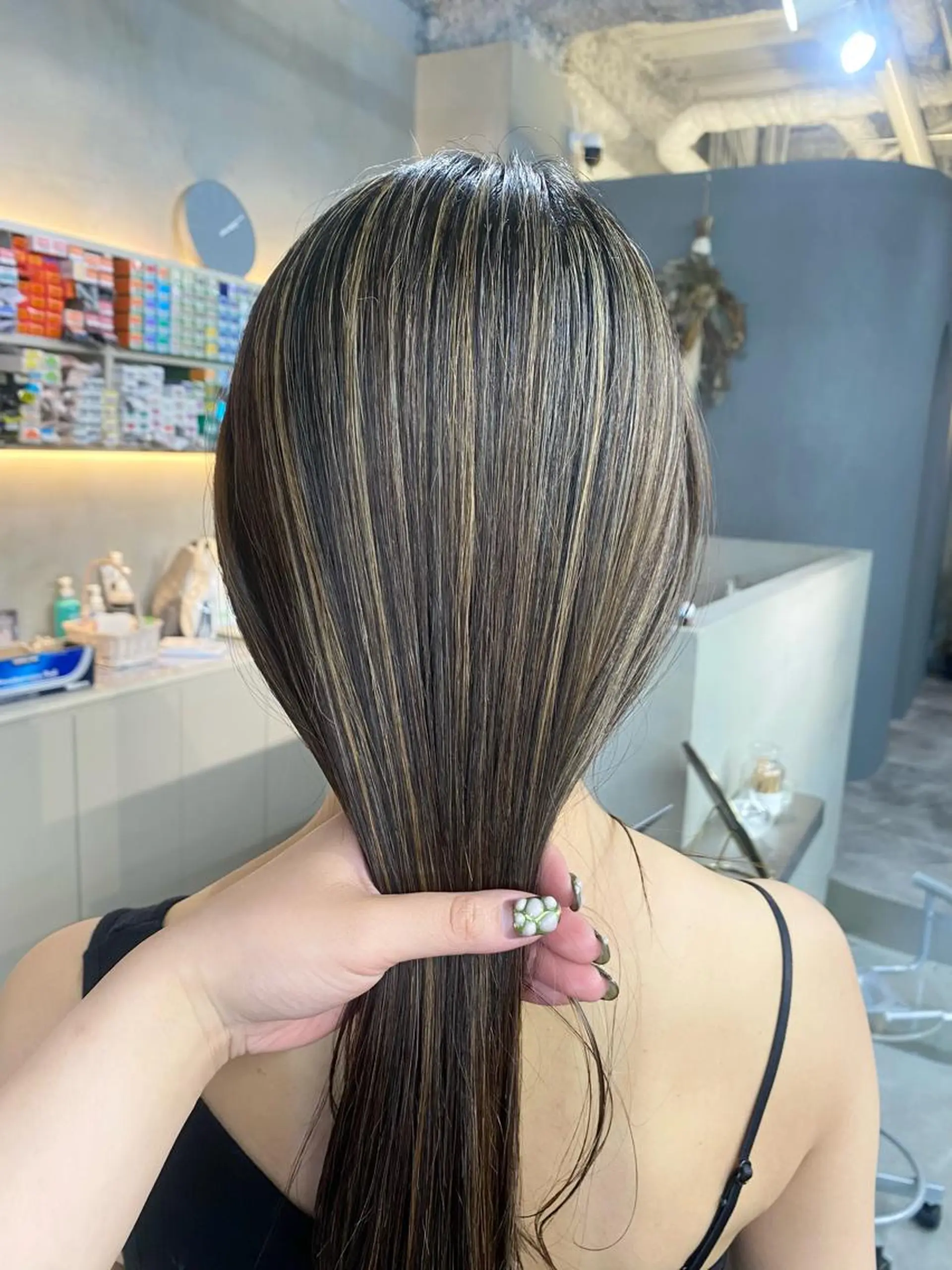 セミロング カラー ハイライトカラー ハイライト ヘアカラー qulim所属・前橋 姫奈のヘアスタイル