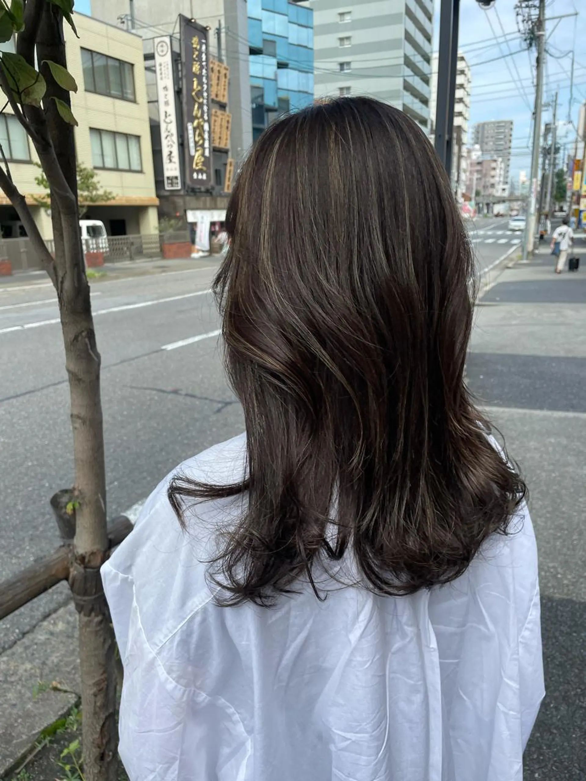 セミロング ヘアカラー 最新韓国本場ヘア 🇰🇷榎本明日香のヘアスタイル