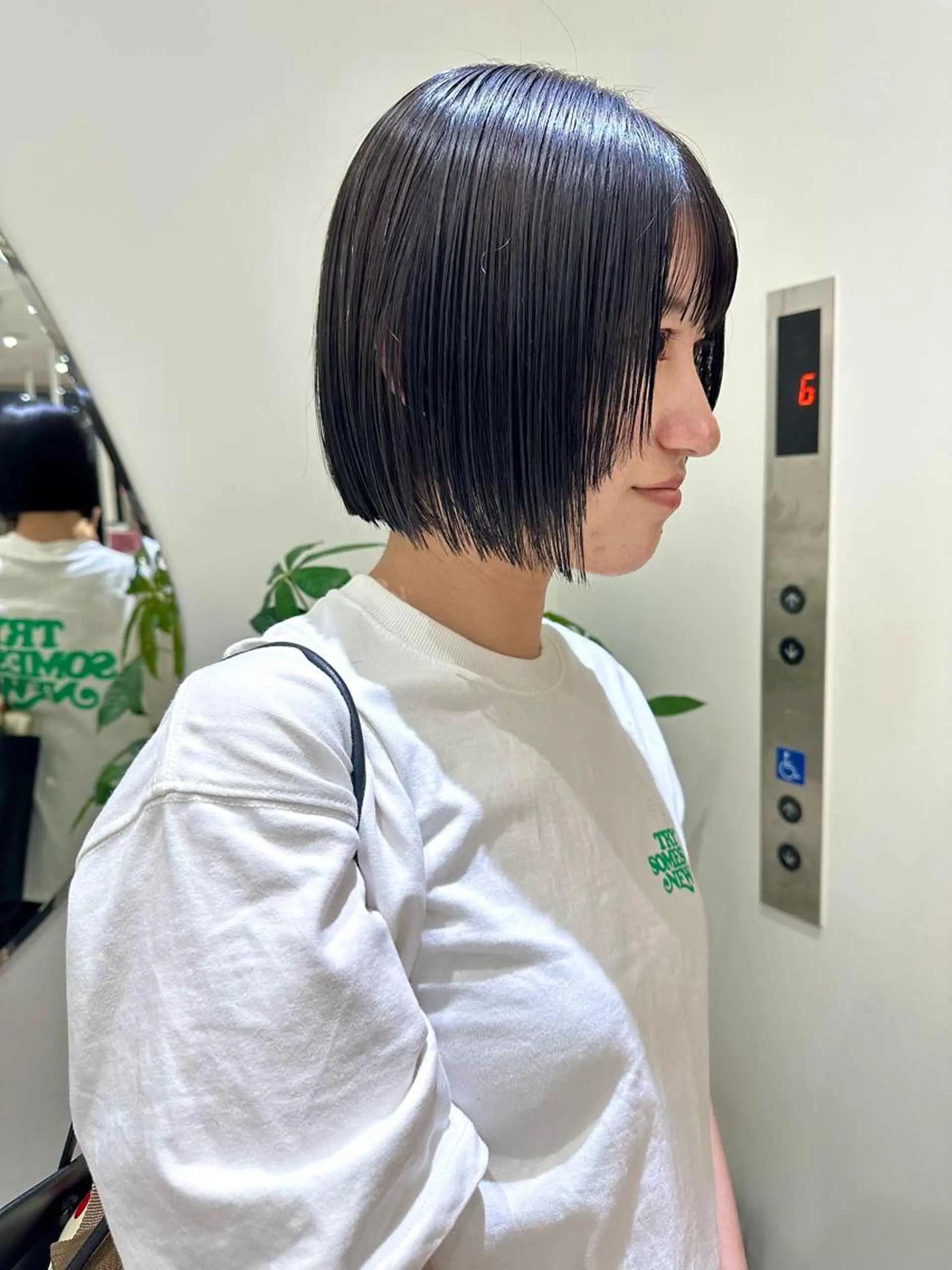 ショート カラー 黒髪 ブルーカラー ブルーブラック ボブ Zina🤍 yukinaのヘアスタイル