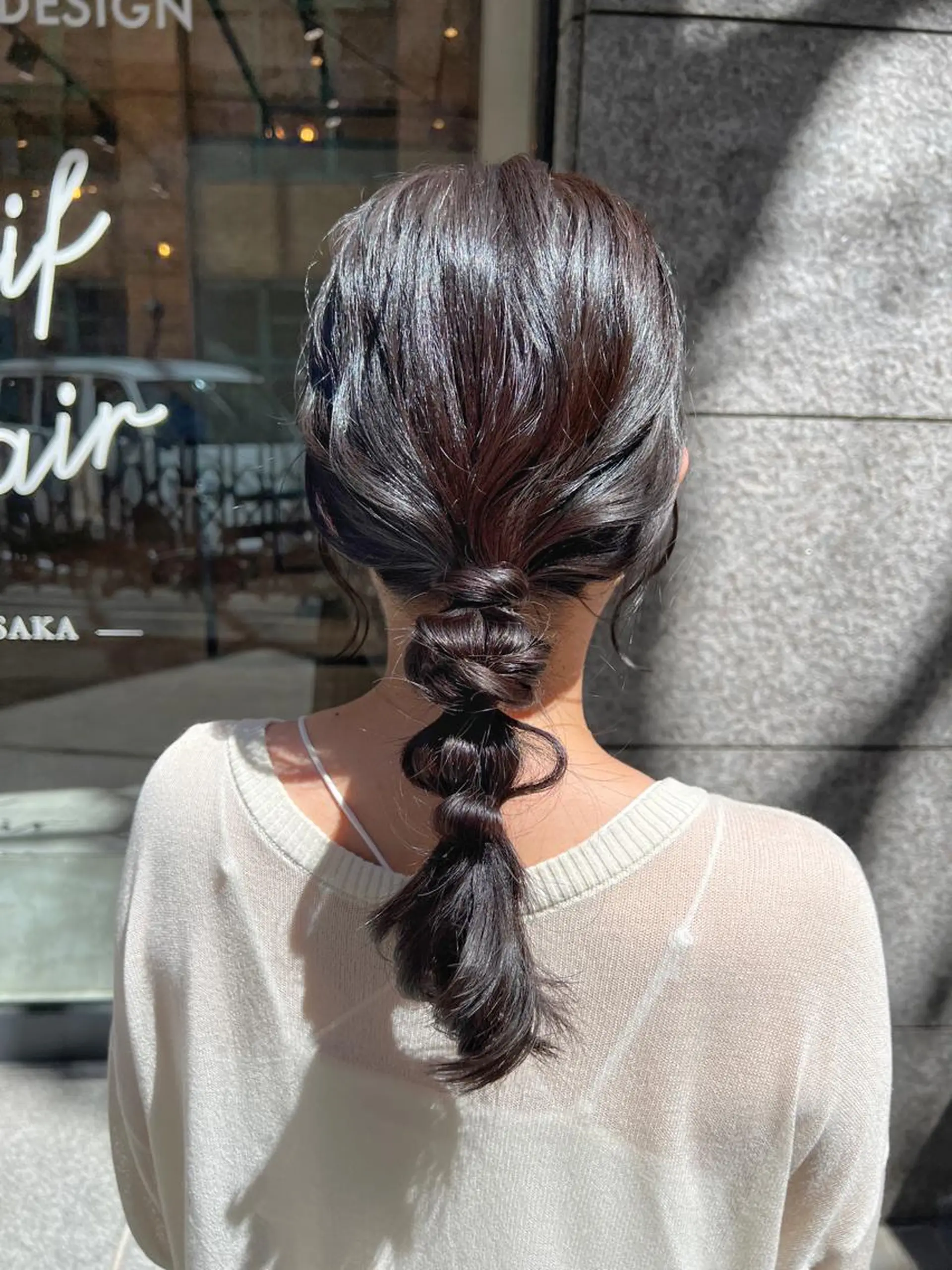 ロング カラー グレージュ ノイシキ サキのヘアスタイル