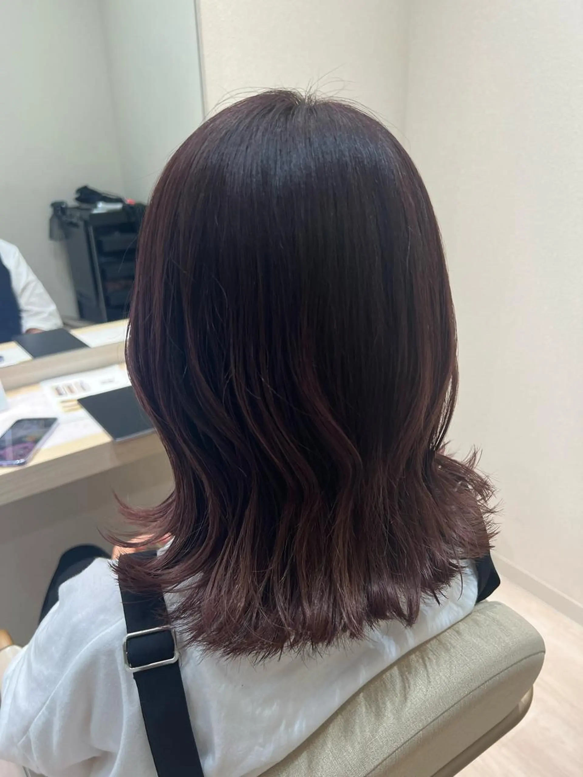 ミディアム カット ヘアカラー トリートメント ヘッドスパ mina .のヘアスタイル