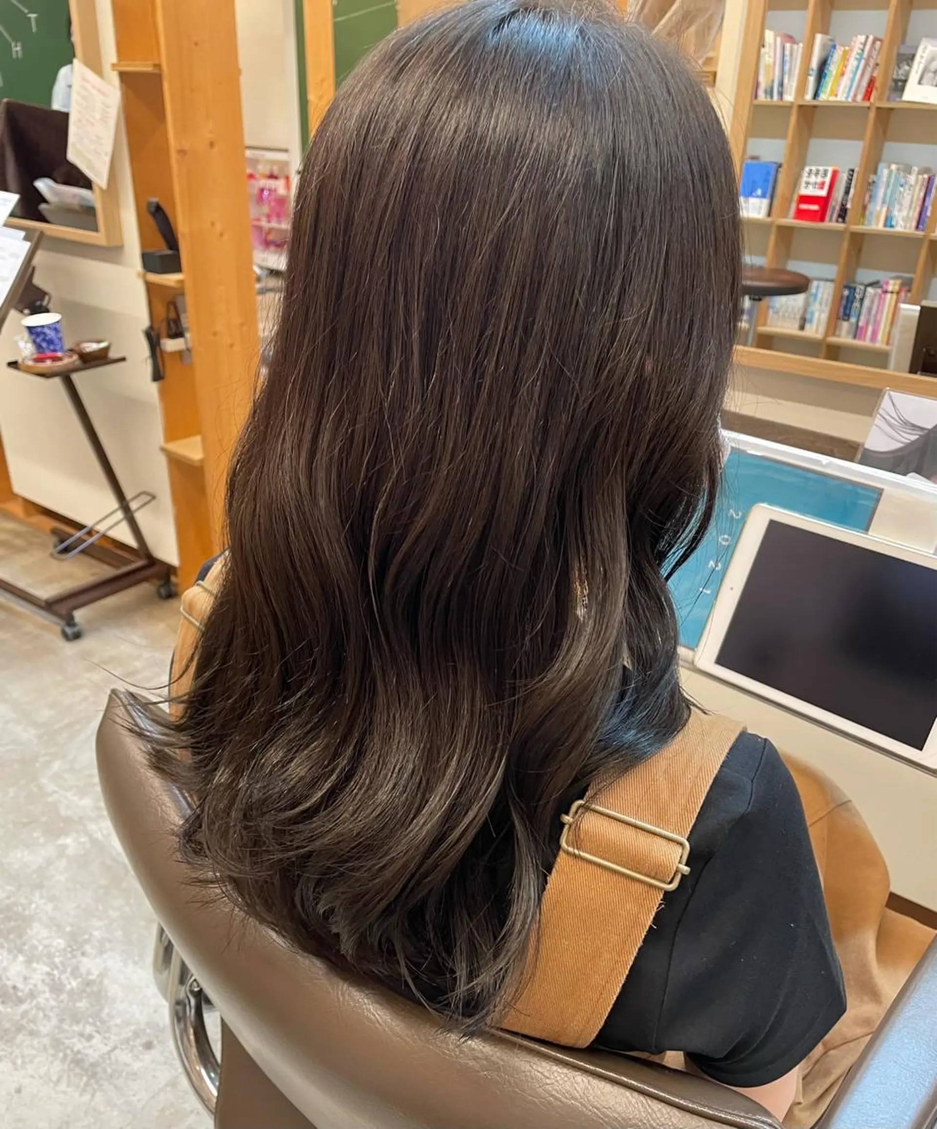 セミロング カノエ 乃木店のヘアスタイル
