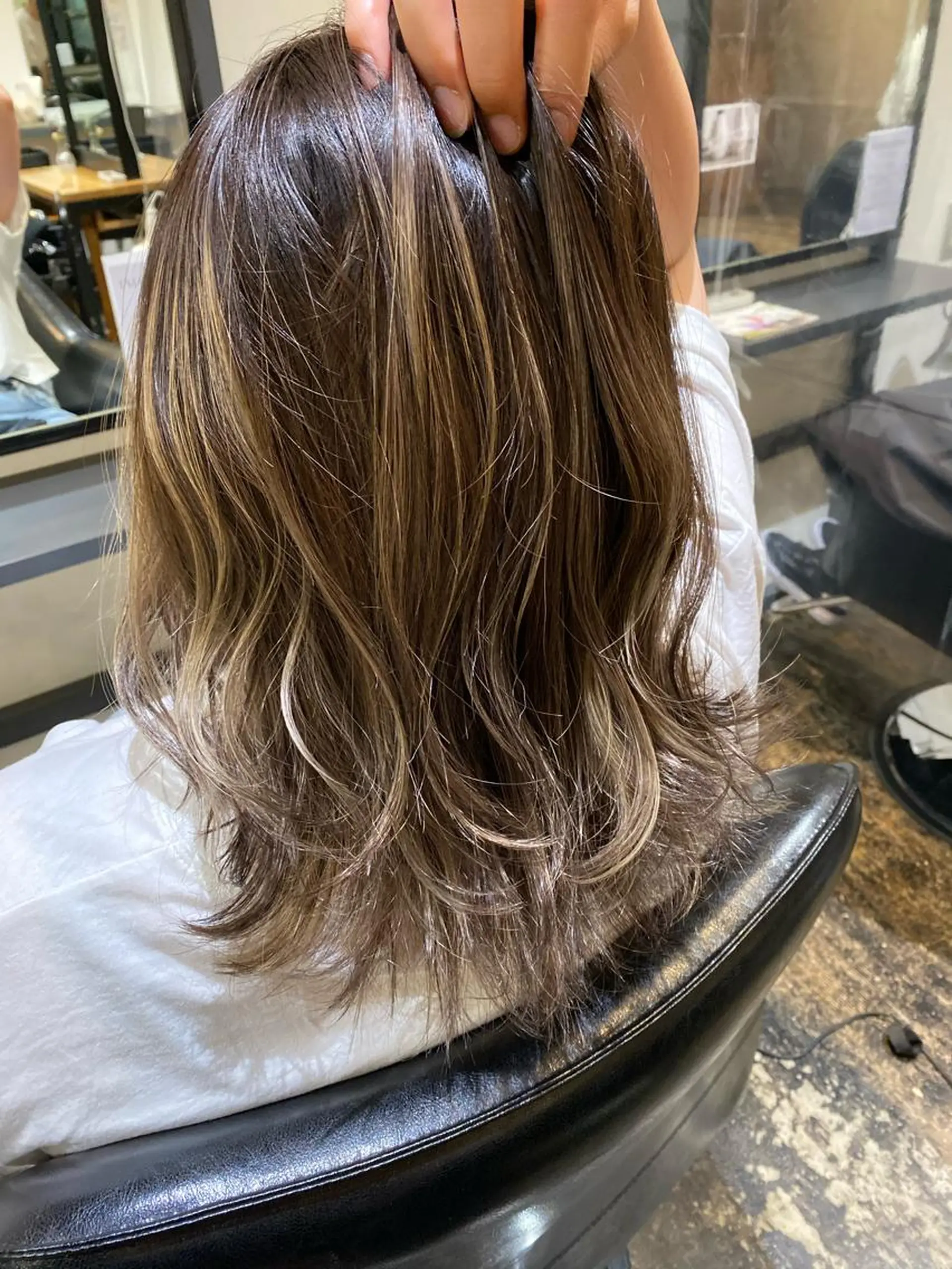 ミディアム カラー TRUCK トラックのヘアスタイル