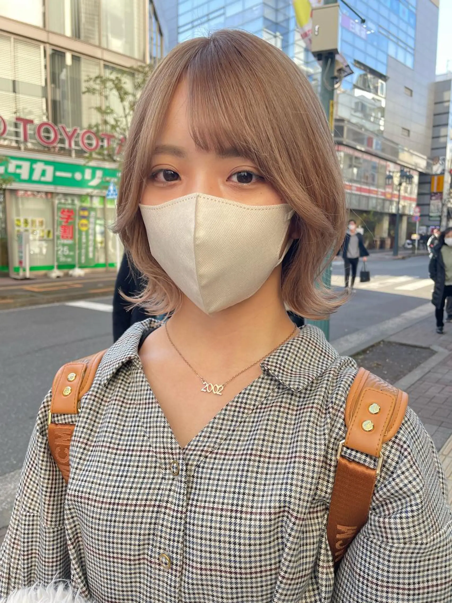 ミディアム カラー 切りっぱなしボブ ベージュカラー ブリーチ ミルクティーベージュ ボブ ヘアカラー トリートメント 韓国ヘア🦋 MIYUのヘアスタイル