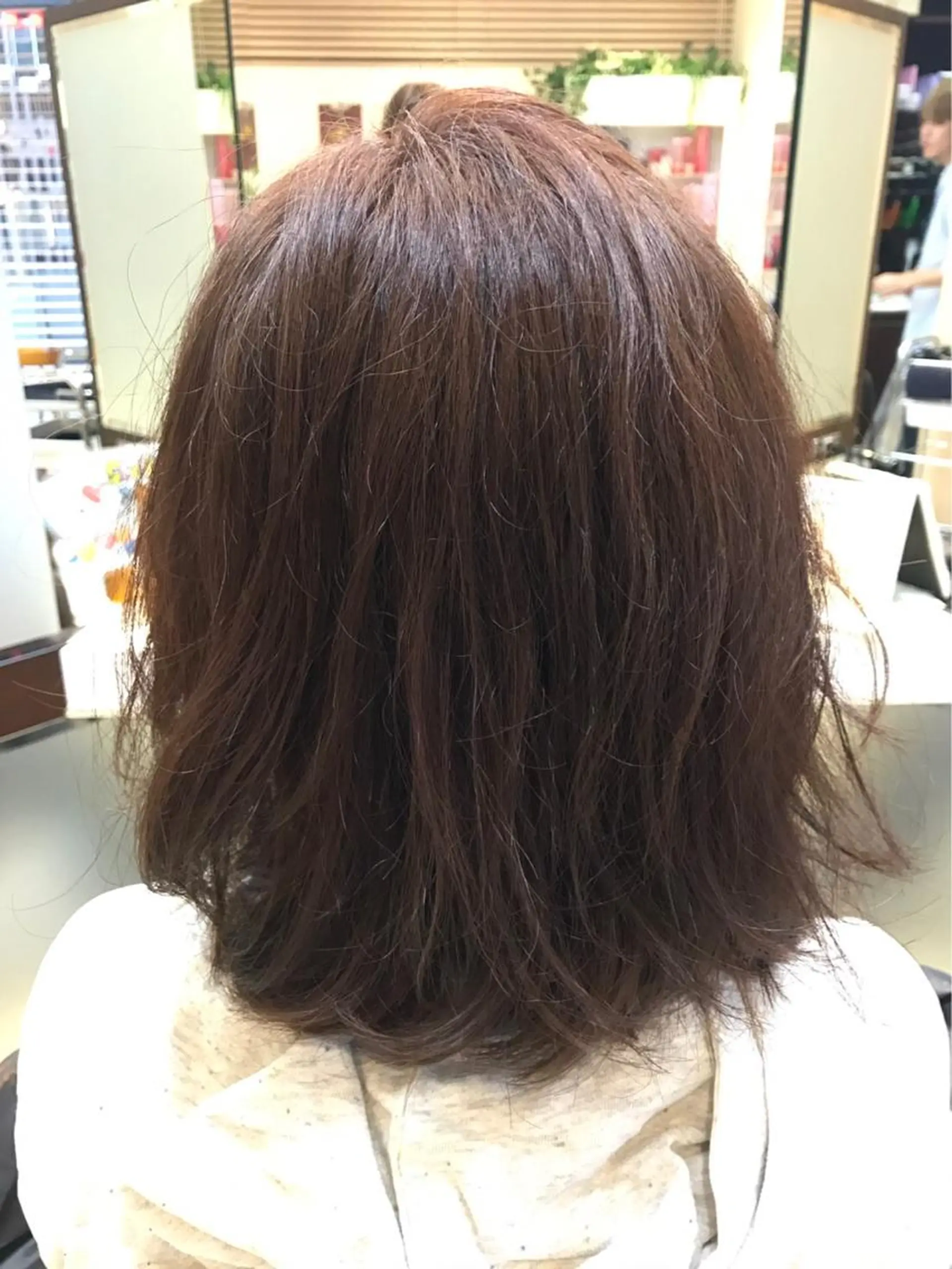 ミディアム カラー パーマ ピンクカラー スズキ シオリのヘアスタイル