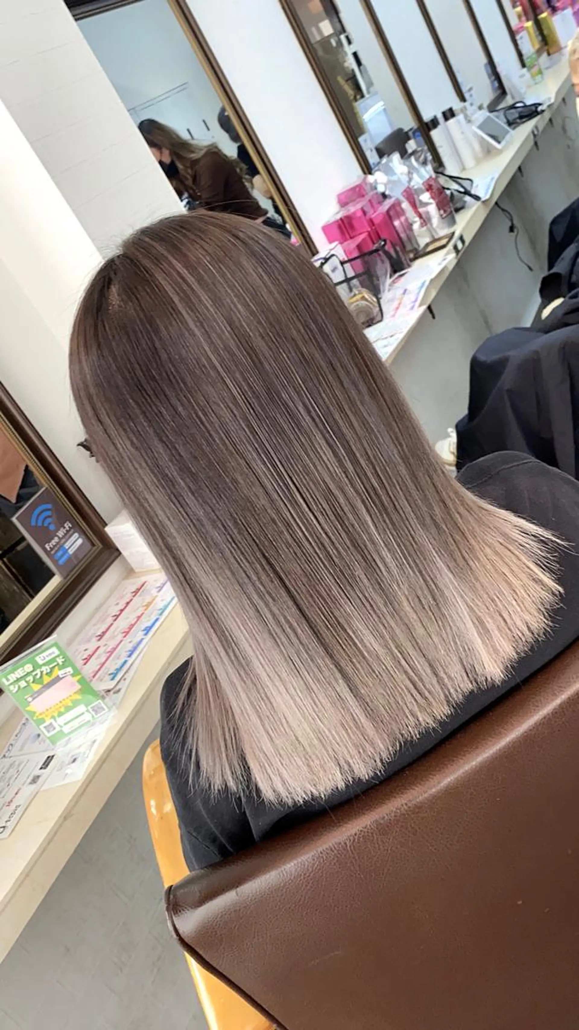 セミロング カラー バレイヤージュ ブリーチ 透明感カラー ハイトーンカラー レイヤーカット XELVE所属・髪質改善♠️ KENTAROのヘアスタイル