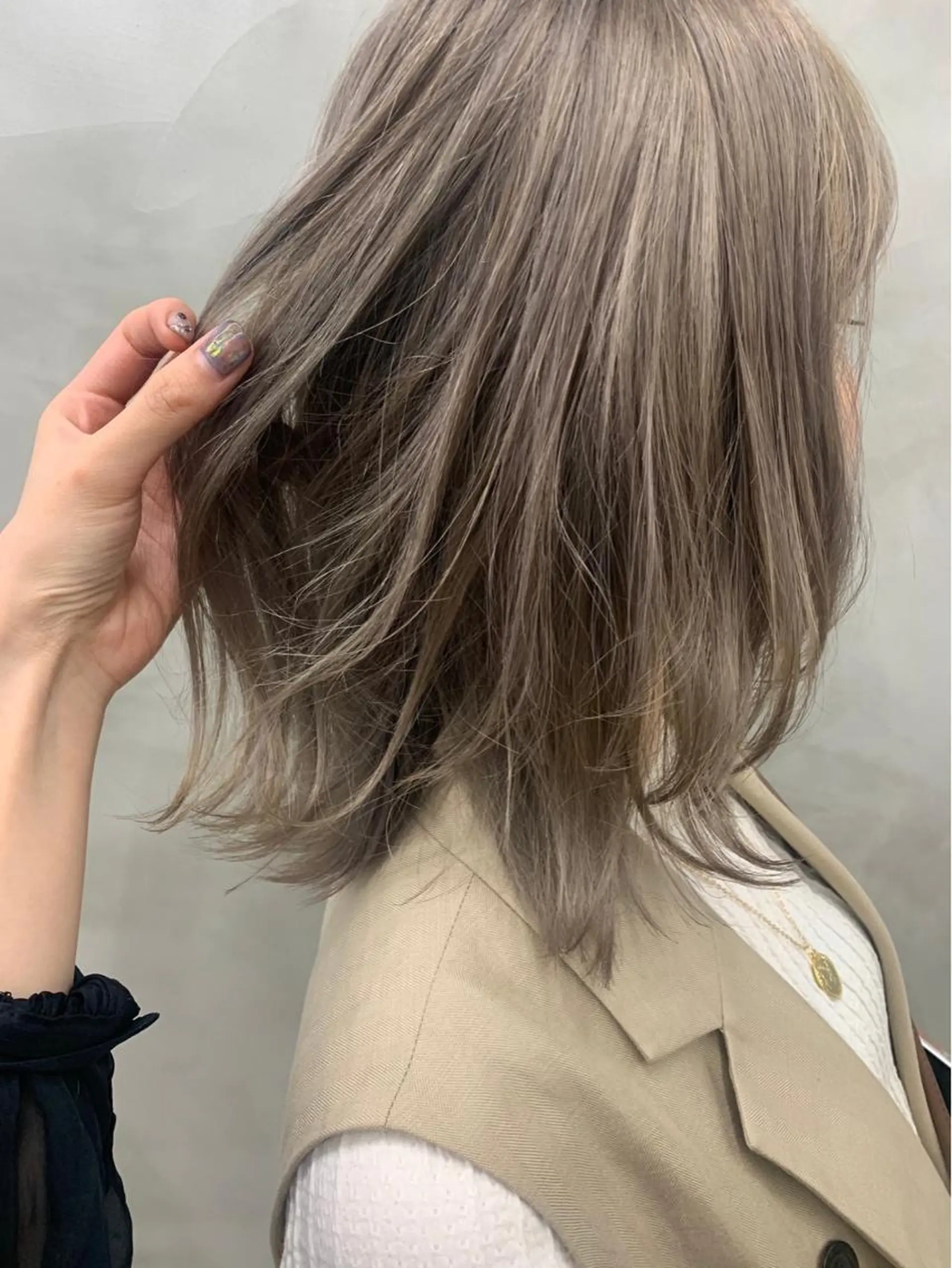 ミディアム カラー グレージュ ブームボックス所属・🐝ハイトーンカラー hachi🐝のヘアスタイル